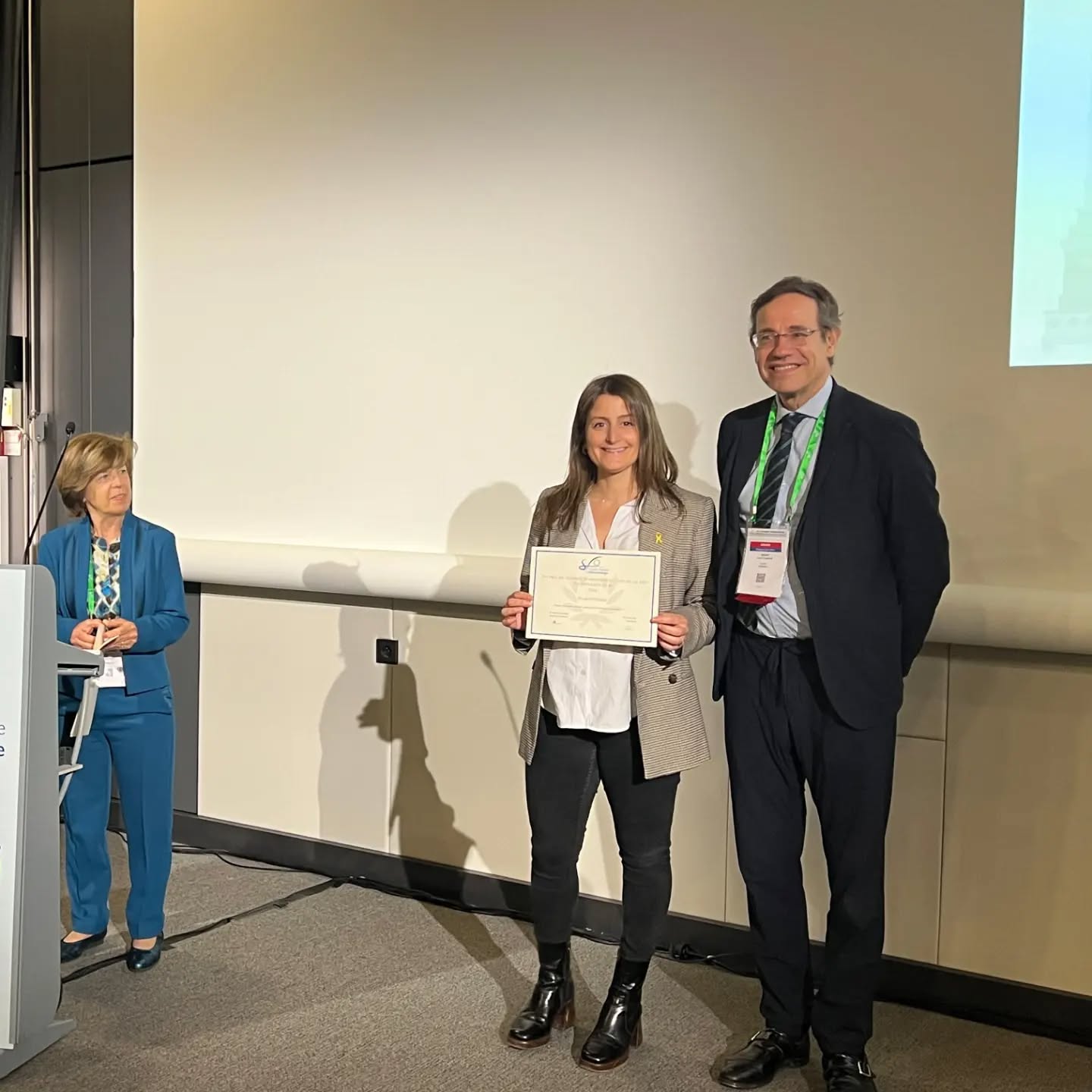 Une belle édition du congrès de la Société Française d'ophtalmologie et de la SAFIR @safir_oph se termine.
Notre service a participé activement aux deux évènements avec plus d'une 30 aines de communications.
Bravo aux lauréats des prix de la meilleure vidéo SAFIR @alicethr et 2ème meilleur vidéo SFO @leafitouss ainsi que le 3ème prix contaco @quentin_lampin #teamgatinel @pr.damiengatinel
Merci à tous les participants au Grand Quizz de la SAFIR d'avoir joué le jeu et bravo aux vainqueurs "La 3ème compagnie" (@nadirmechai adrien gounou motchofo @mathias_tatry après une finale épique 5/4 face à "Cochin" (François Maurin, David Mrejen, Ilan Tordjmane)