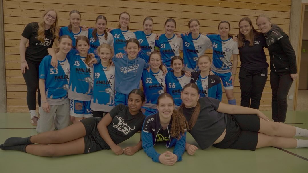 Unsere U17 absolvierte am Wochenende ihre letzte Runde und beendet die Saison mit 20 Punkten auf dem 6. Platz 💙🤍🦁
#floorballzurichlioness #juniorinnen #swissunihockey #lioness #floorball