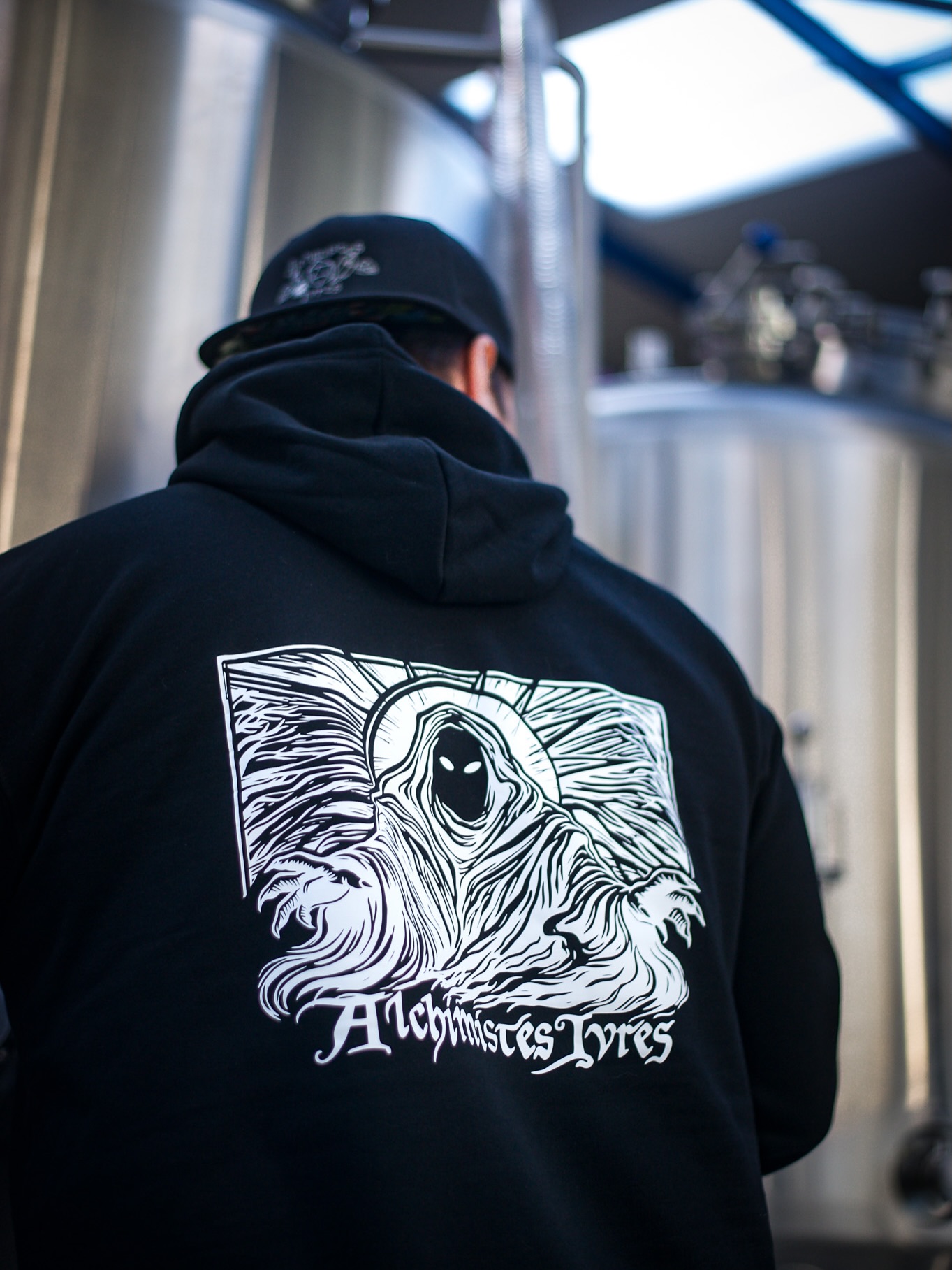 ⚡ Hopsoul is here ⚡ à l’occasion du @saintmalocraftbeerexpo on vous a sorti du nouveau Merch !
Sweat ou t-shirt, noir ou vert, design épuré et brut : pour ceux qui vivent le craft beer avec intensité, comme dans une campagne de JdR !
Affiche ton âme d’alchimiste, que ce soit en concert, en taverne ou dans les rues 🖤
🖤 Disponible maintenant sur la boutique en ligne, ou ce weekend à Saint Malo !
⚡️ Roll for craft beer !
#jdr #metalcore #craftbeer #beergeek #dndart