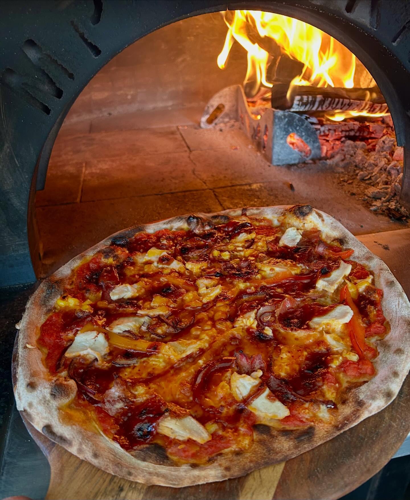 Happy St Patrick’s Day ☘️ 🇮🇪
@rusticbrospizzaco Will be at @the_rowbarge_guildford_ every Tuesday.
As well as open mic night with @openmicwithmorgan 🎵 🎤
👨🏻🍳🍕 Serving from 5:30-8:30pm
📍Tuesday, The Row Barge, 7 Riverside, Guildford, Surrey, GU1 1LW
Please call ahead to order and book your pizza pick up slot from our pizza pro James on 07568096639 - all details on our FB and Instagram page
#woodfiredpizza #pizza #pizzatime #pizzalover rusticbrospizzaco Guildford