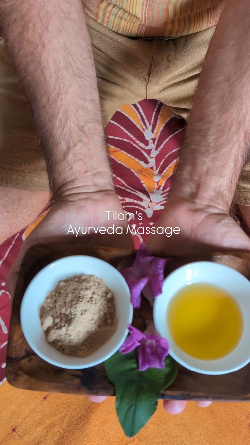 Nach der Ayurvedischen Massage mit Tilom fühlt man sich wie neugeboren ✨
Tilom nutzt warmes Sesamöl & reinigendes Calamuspulver und über 20 Jahre Erfahrung für tiefe Ausstreichungen und setzt gezielte Akzente durch yogabasierte Stretchings in seiner *Indischen Ayurveda Yoga Massage Therapie* 🙌🏻
Hier kannst du mehr erfahren:
www.tilompatel.com
Wenn du das auch erleben möchtest, buche eine Session direkt bei ihm hier auf Teneriffa oder komme zum unserem Food & Yoga Retreat von 25. - 30.03. 🧘♀️
#yogaretreatteneriffa #yogaretreattenerife #yogameditation