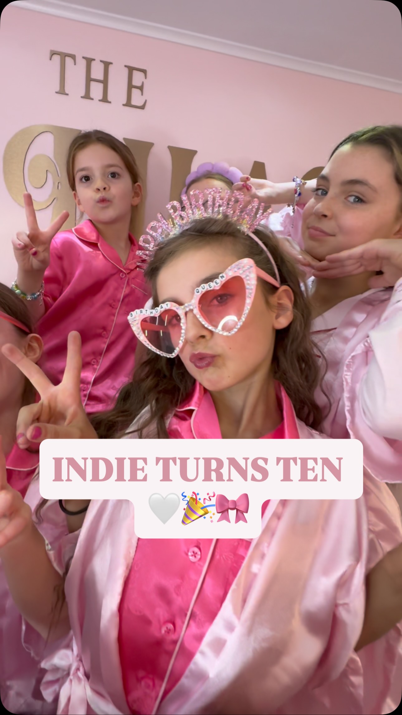 I N D I E ๐ T U R N S ๐ T E N ๐ grab your besties letโs have a partyโฆ we had freestyle girls onboard & they were so much funโฆ indie hope you had the best birthday & thankyou for sharing it with us ๐๐ #birthdayparty #spaparty #mobilespaforkids #kidspamperparty #explore