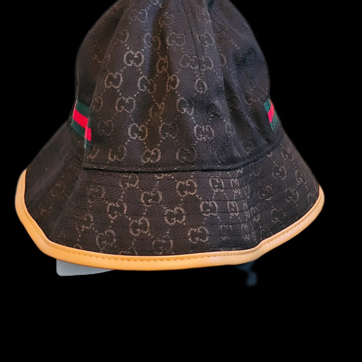 Men's GG Guccissima Fedora Bucket Hat
Condition: New
Size: One Size Fits All
Color: Black, Red, and Green Web
Retal: $490.00
Wright Way Wear: ๐DM For Price๐