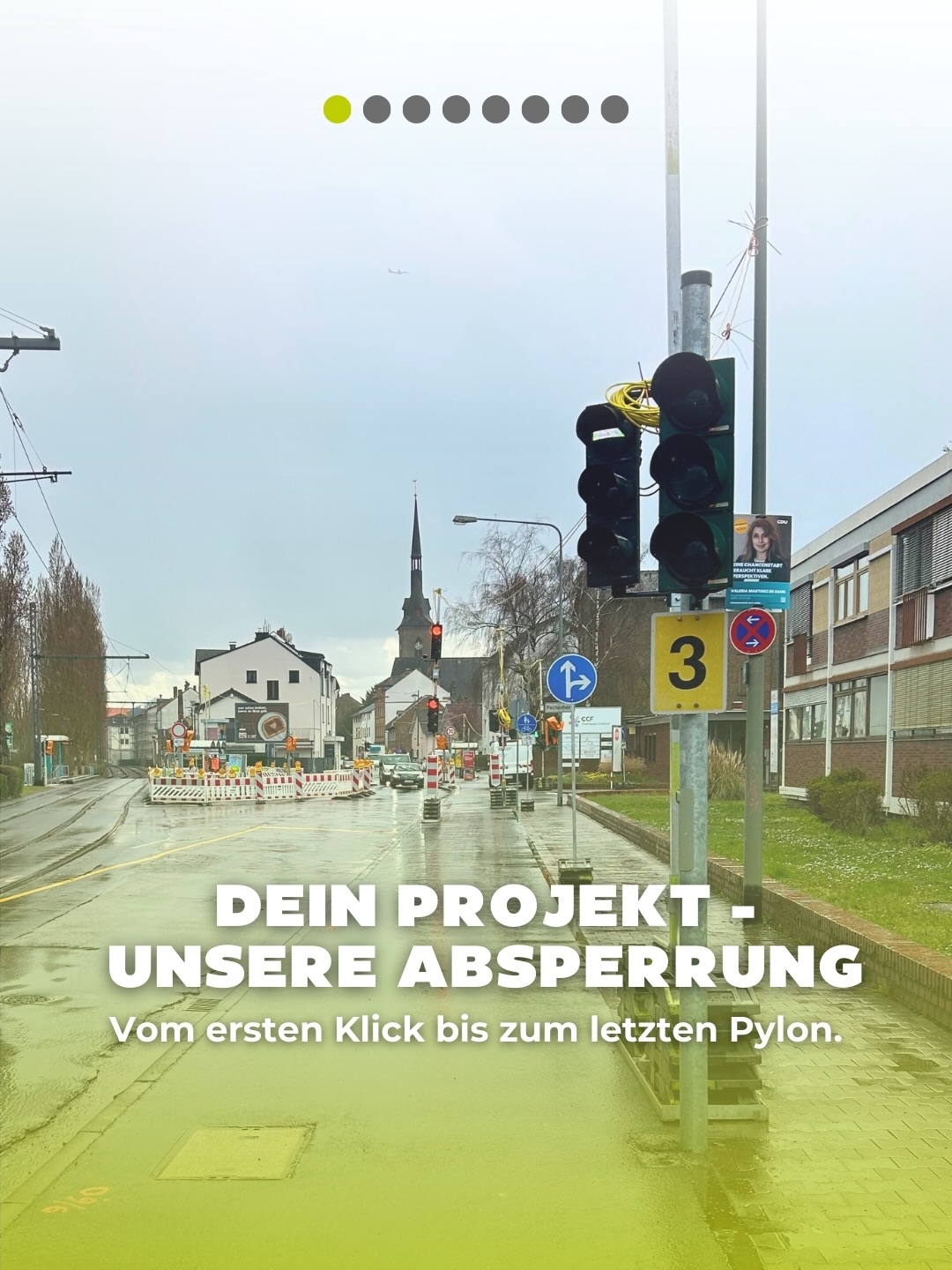 Bauprojekt geplant, aber wer bändigt eigentlich das Schilder-Chaos?
Egal ob Sonne oder Regen: Wir übernehmen den Behörden-Funk und den harten Job auf dem Asphalt. Wir erledigen den Papierkram, damit dein Team sicher arbeiten kann.
Wisch dich durch unsere 6 Schritte zum Baustellen-Glück! ➡️
Projekt in Frankfurt oder Umgebung? Lass uns drüber schnacken. Wir planen, wir bauen auf, wir halten - auf Wunsch - die Stellung.
Link in der Bio oder direkt eine DM!
Verkehrsplanung Handwerk