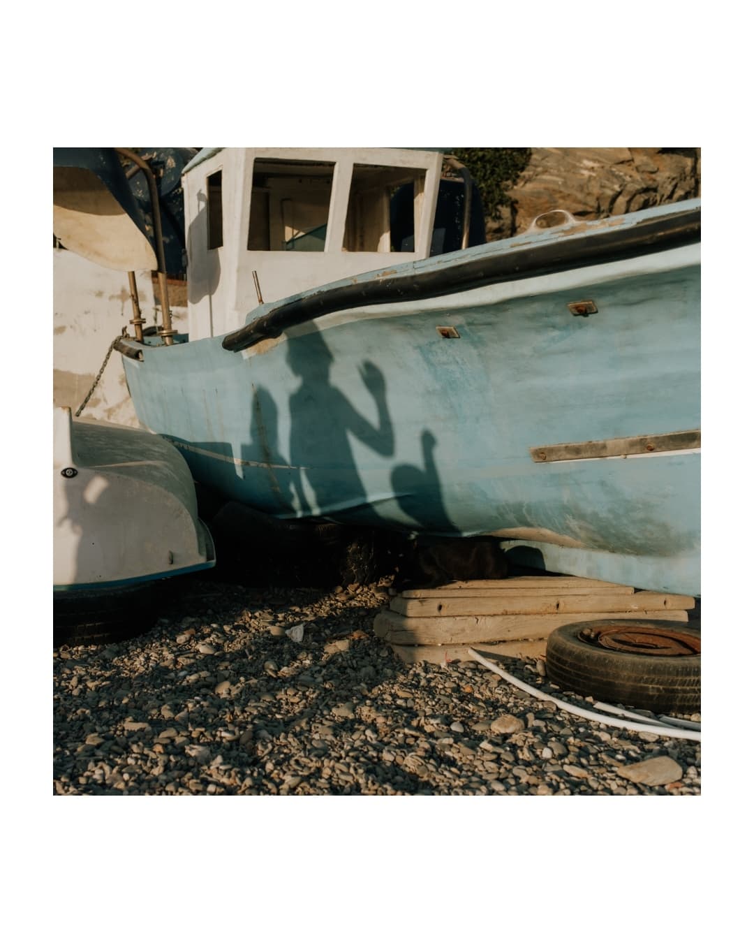 Y yo mientras, sigo refrescandome mojando los pies en el mar y disfrutando de la luz del atardecer con mis familias bonitas llegadas de todas partes del mundo. Esta vez, he estado con Marysa y sus hijos que venían de Chicago. 🧡
💫
In the meantime, I am still cooling off, soaking my feet in the sea and enjoying the sunset light with my beautiful families from all over the world. This time, I have been with Marysa and her children who came from Chicago. 🧡
.
.
.
.
.
.
.
.
.
.
.
.
#annelaurephotography
#fotografialifestyledefamilia
#ilovemyjob
#fotografiadefamília
#fotografialifestyle
#sesiondefamilia
#fotografiainfantil
#fotografialifestyle
#lifestylefamilyphotography
#almuñecar
#nerja
#costatropical
#documentaryfamilyphotography
#malagaspain
#documentaryfamilyphotographer
#feelingmotherhood
#heartfulmagazine