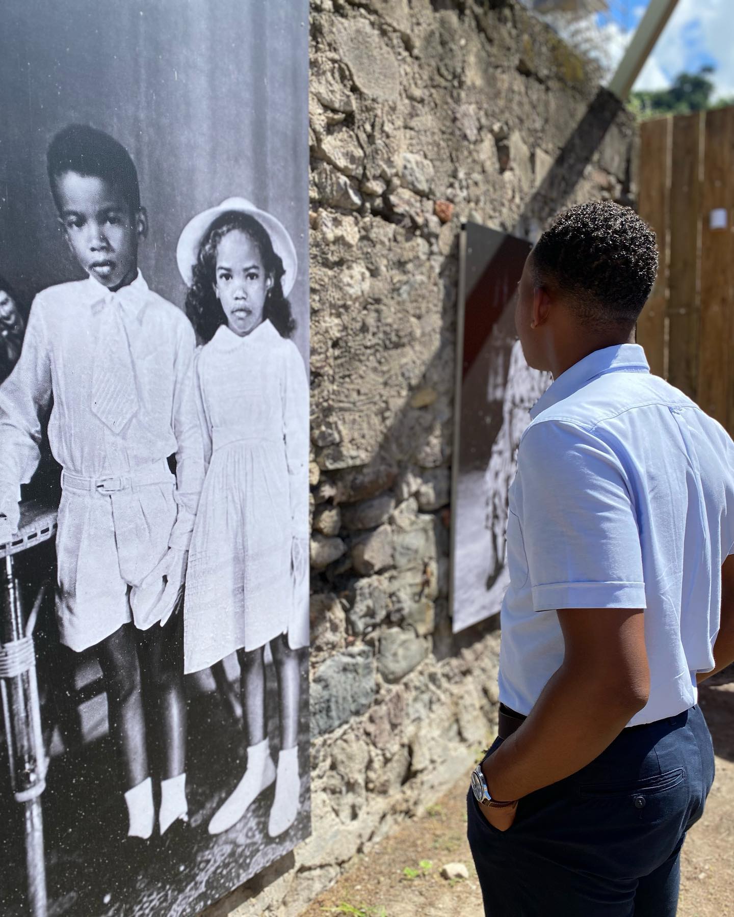 À l’occasion des Journées Nationales de l’Architecture, je me suis rendu au festival d’architecture “#MATJOUKANN” qui met à l’honneur le patrimoine de la ville de Saint-Pierre à travers des installations architecturales et artistiques.
J’ai également visité le #Mémorial de la catastrophe de 1902 - Musée Franck Arnold Perret, qui témoigne de l’impact de l’éruption de la Montagne Pelée et qui rend hommage aux 28 000 victimes.
#JNA🏗️🇫🇷