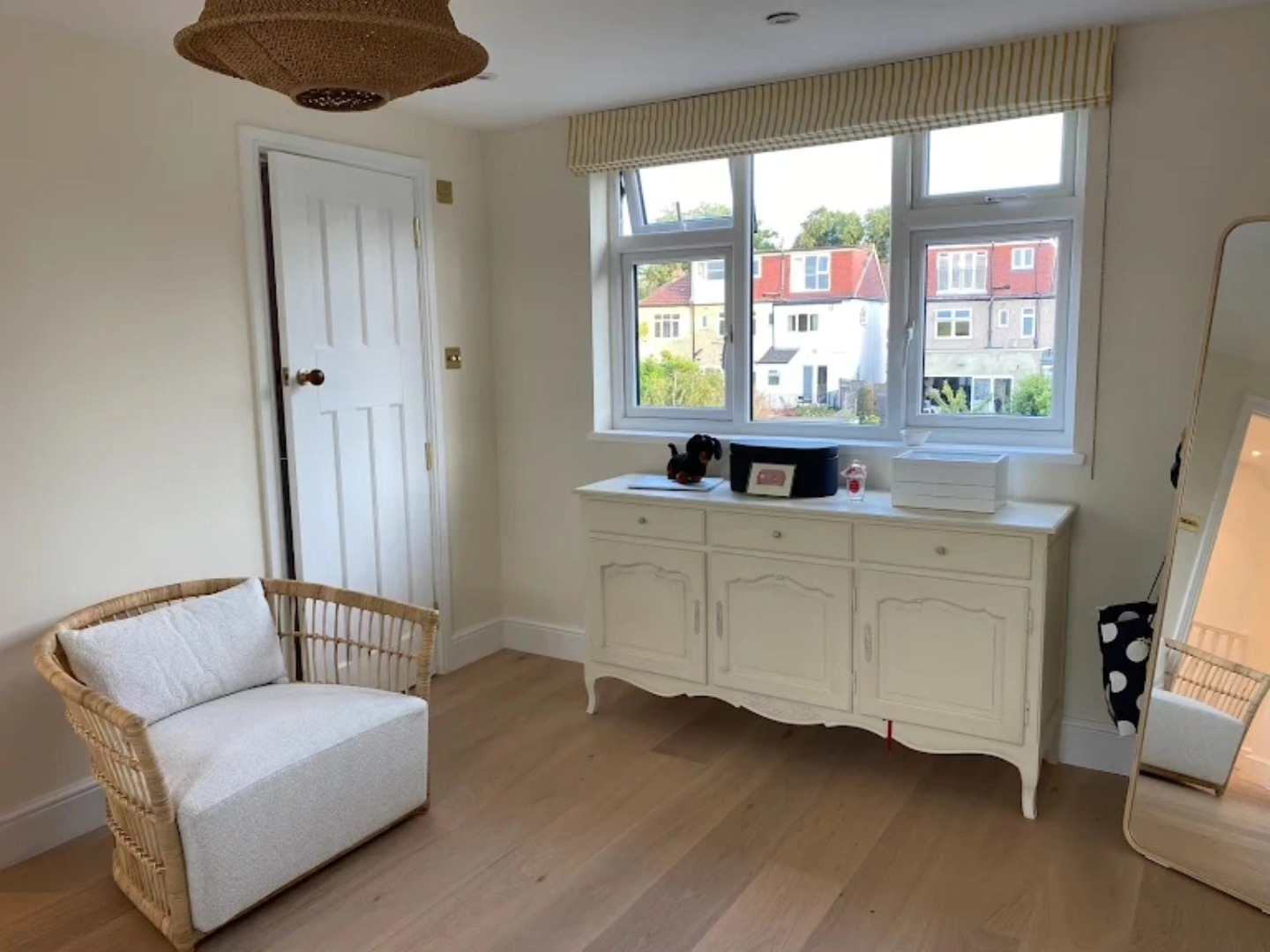 Another one beautiful loft with underfloor heating and air condition. Lovely and happy clients.
Thank you