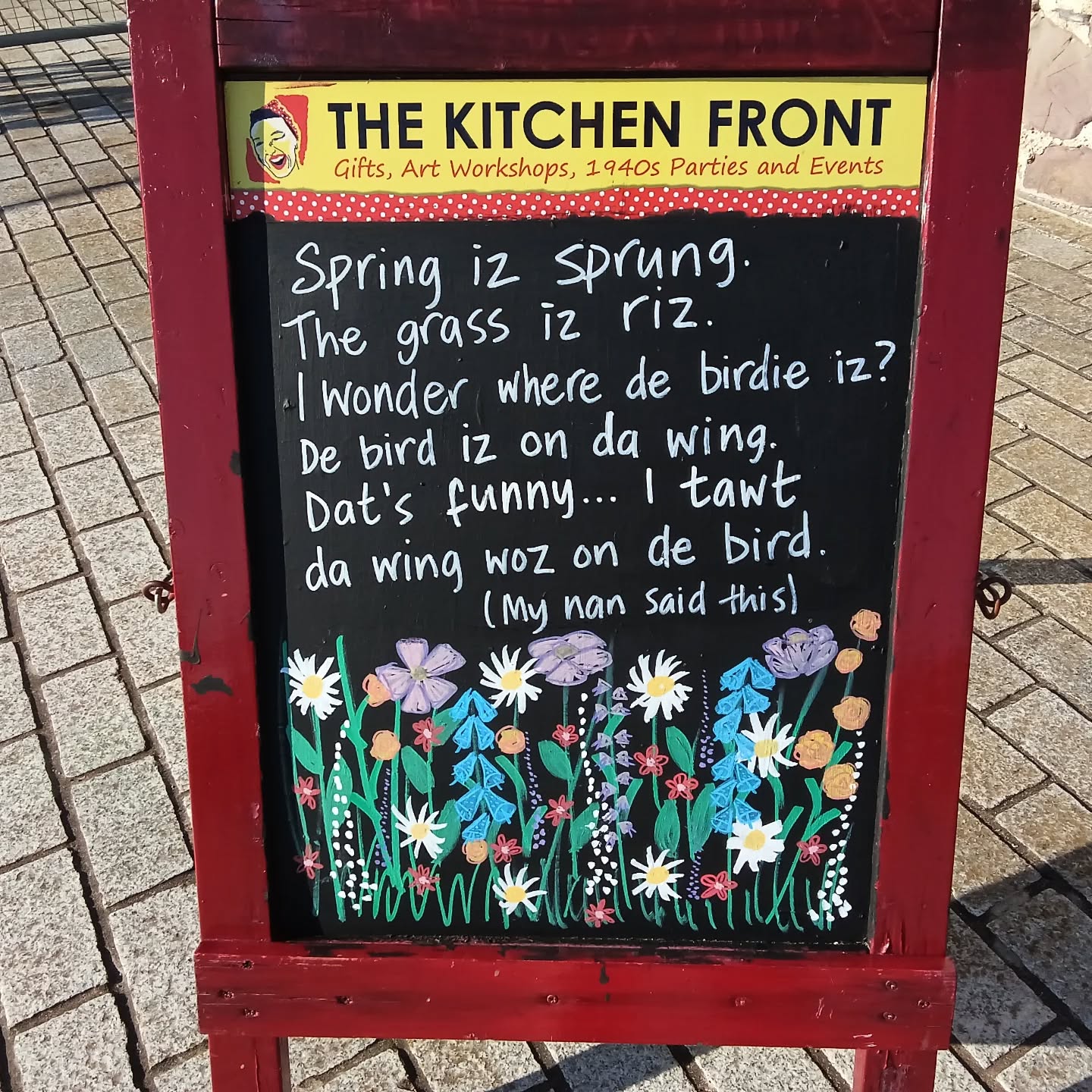 Spring iz here! My Nana used to say this little ditty on an early spring day.
I have no clue where it comes from, but it makes me smile.
Happy springtime everyone.... Finally 😁