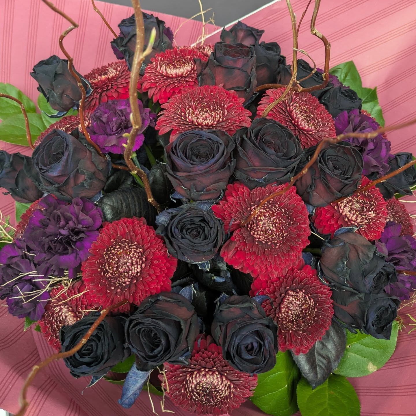 Sehr spezieller Kundenwunsch, ein Strauß so dunkel wie möglich zum Heiratsantrag am Freitag den 13.