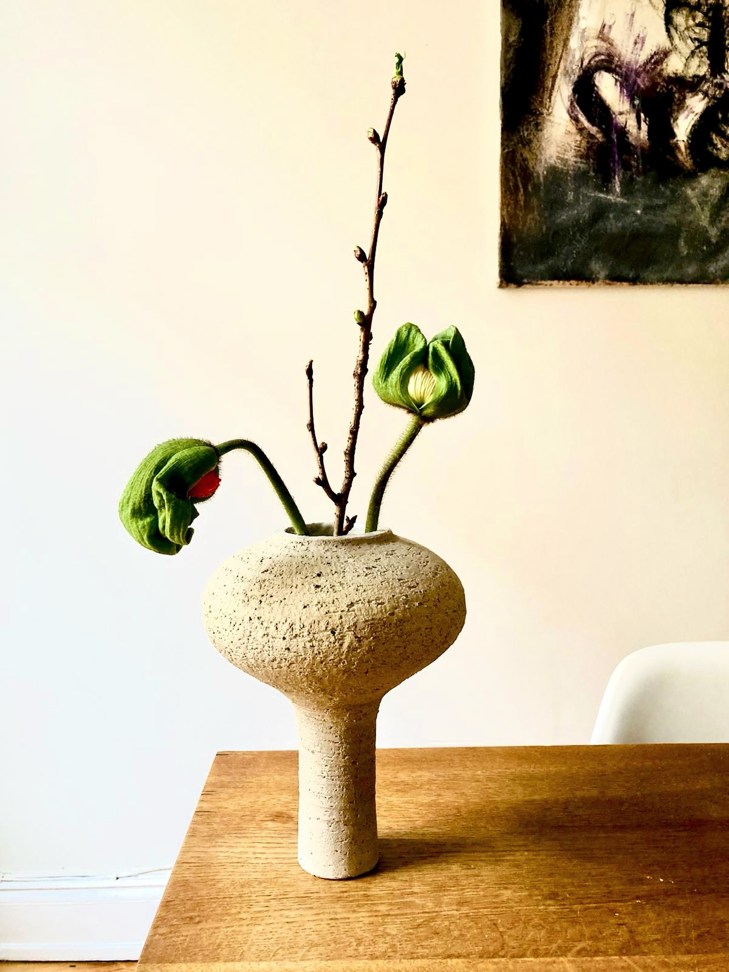 EIN • BLICK
Ich liebe es, wenn meine Objekte ihr neues Zuhause finden.
Dieses Stück ist angekommen – mitten im Alltag einer Kundin.
Ein wunderschönes Still Life.
Genau solche Einblicke bedeuten mir viel. Danke für dieses schöne Bild 🤍
•
A GLIMPSE
I love it when my pieces find their new home.
This piece has arrived – right in the middle of a client’s everyday life.
A beautiful still life.
Insights like these mean a lot to me. Thank you for this lovely image 🤍
#interiorinspiration
#interordesign
#Vasen
#keramik
#stilleben