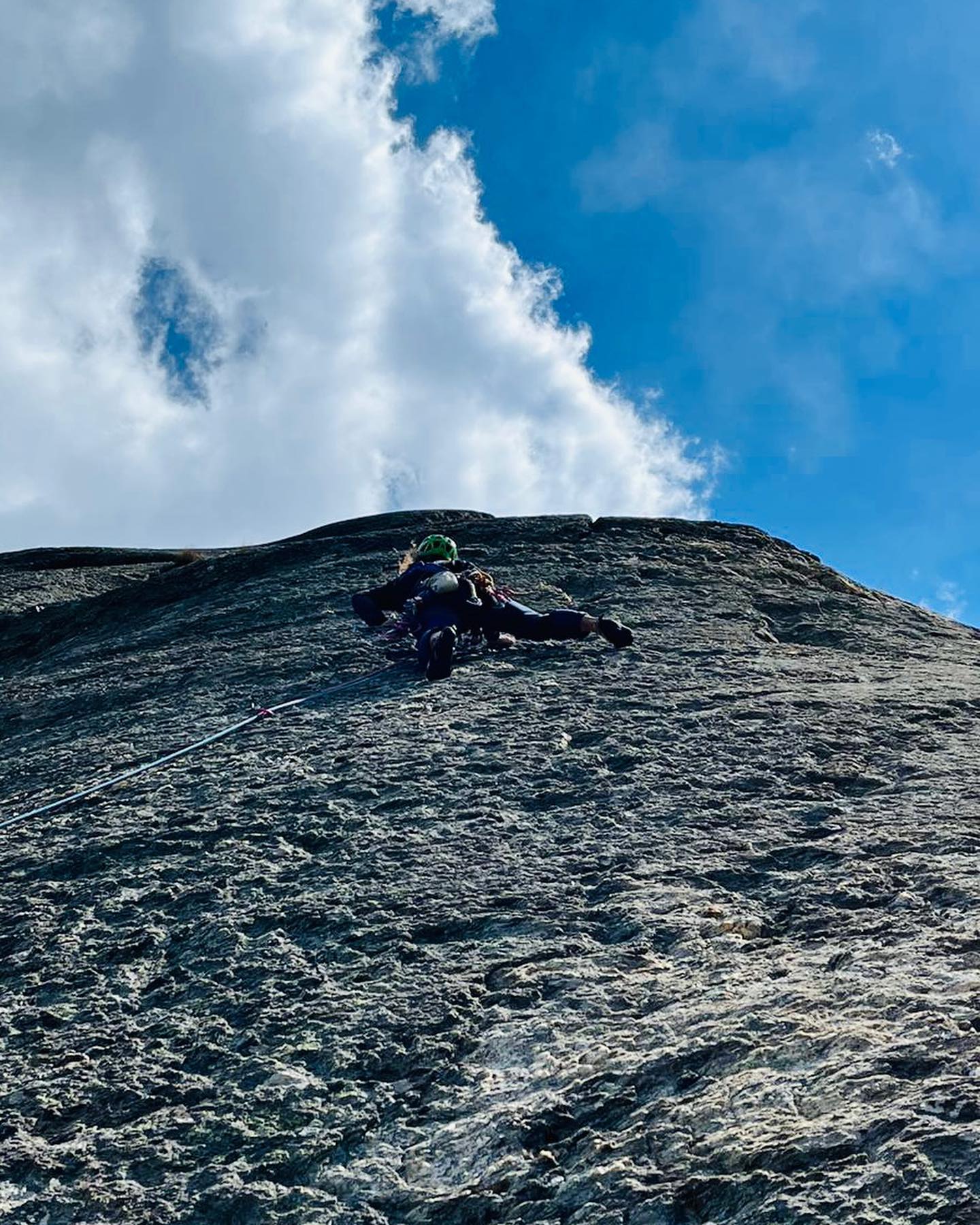 Climbing day, Lomasti 🧗♂️☀️ #climb #climbinglife #aostavalley #mountain #action #happy #sunny #beautiful #live #chalk #rope