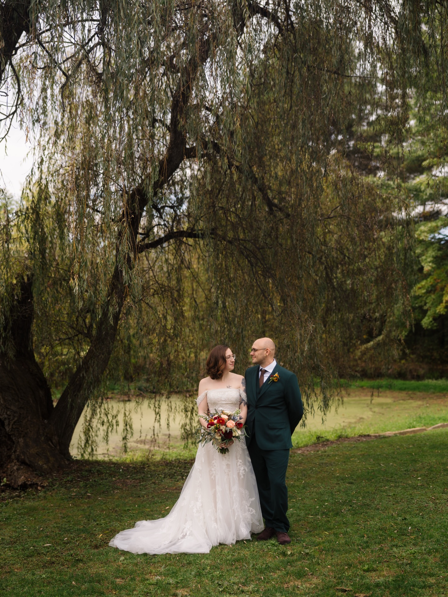 For couples who want their day to feel as natural as their love, this is your reminder: the magic is in the in-between moments 🤍
Vendor team:
Venue: Succop Nature Park @SuccopWeddings
Planning: Madison Beels Events @MadisonBeelsEvents
DJ: DJ DeHart
Photography: Alexa Frankovitch @alexafrankovitch
Catering: Medure’s Catering @medurescatering
Officiant: A Simple Vow @asimplevow
Florals: Jim Ludwig’s Blumengarten Florist @pghflorist
Glam: Wildchild Fabrications @wildchildfabrications
Bakery: Cakes by Halie @cakesbyhalie
#pittsburghweddingvendor #pittsburghweddings #burghbrides #westernpaweddings #weddingtips