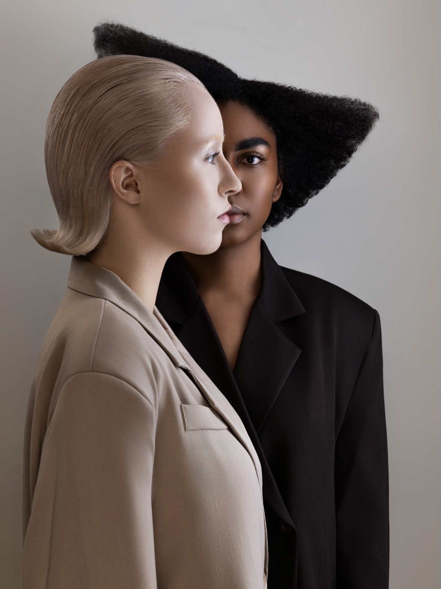 WOMENS COLLECTION
Coiffure Award 2026
Hair: Dyonne
Make-up: Lisanne
Photography: @petrahollandfotografie
Assisted by: team MOOS
@coiffureawardnl