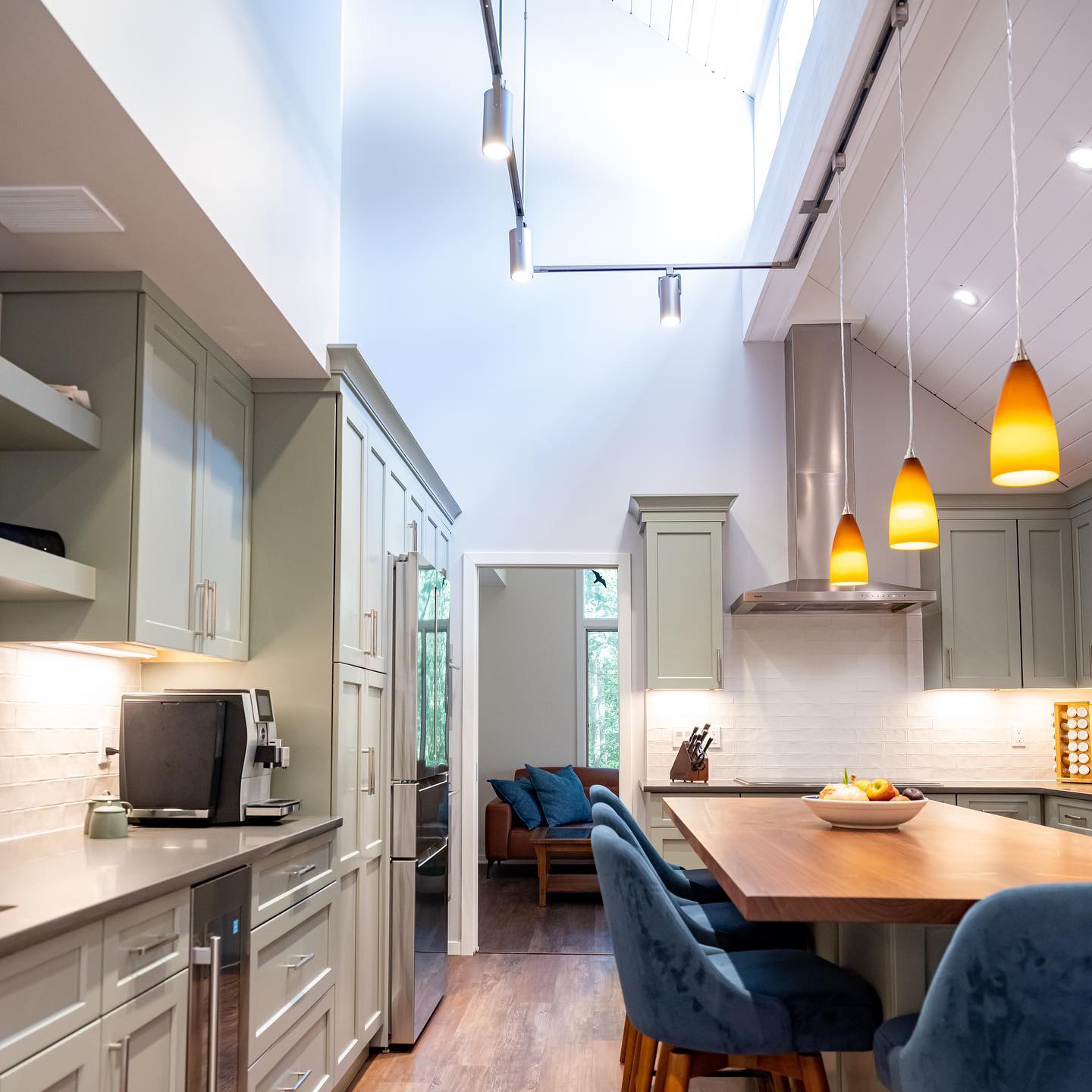 Transforming your kitchen is more than just cabinets and countertops. Clever use of hardware and lighting can work wonders. Choose sleek handles and pulls to maintain a clean aesthetic, and install under-cabinet lighting to brighten up countertops. Pendant lights and adjustable fixtures can add depth and dimension, creating an illusion of more space.
#KitchenMagic #SpaceOptimization