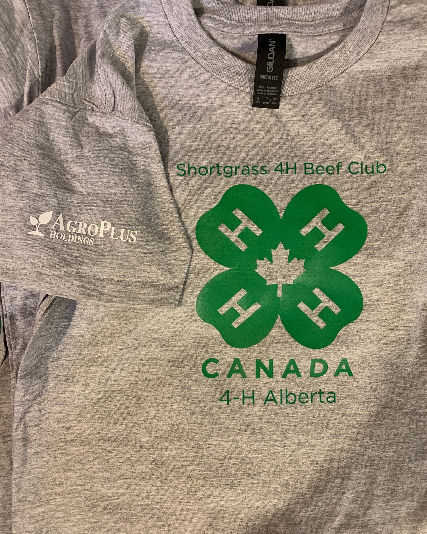 Apparel, Ribbons, and Vinyl Banners
-
Shortgrass 4-H had their show and sale over the weekend and had some items made for it. The kids did a great job!
I forgot to get photos of all the banners, as there were a few different ones, but they were double sided printed on vinyl material. Custom ribbons with gold foil writing and logo. Custom tees with @agroplusholdings on the sleeves!