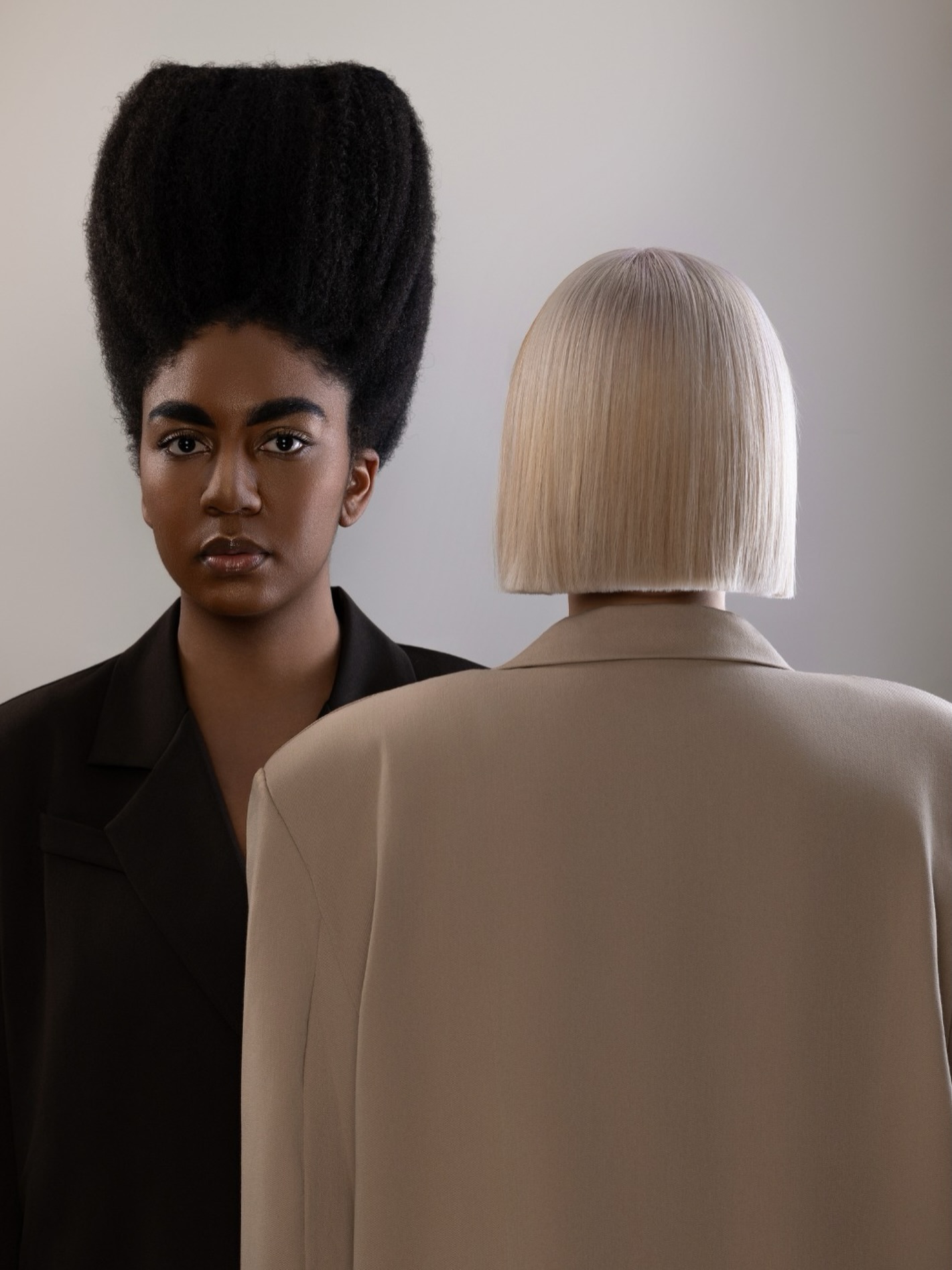 WOMENS COLLECTION
Coiffure Award 2026
Hair: Dyonne
Make-up: Lisanne
Photography: @petrahollandfotografie
Assisted by: team MOOS
@coiffureawardnl