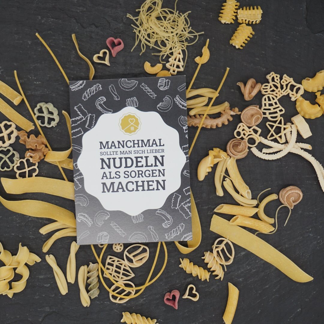 #wasistwas - bringen wir Ordnung ins #pastachaos!
Ps. All diese Nudelformen haben wir im Angebot 🤗
#hofgenuss #nudelsorten #pastaformen #vielfalt #hochgenuss #casarecce #penne #spaghetti #dinkel #eiernuden #veganepasta #trottole #spirelli #bandnudeln #tricolore #dassel #nudelmanufaktur #regionalelebensmittel #eierverarbeitung #bio #leckerschmecker #probierengehtüberstudieren