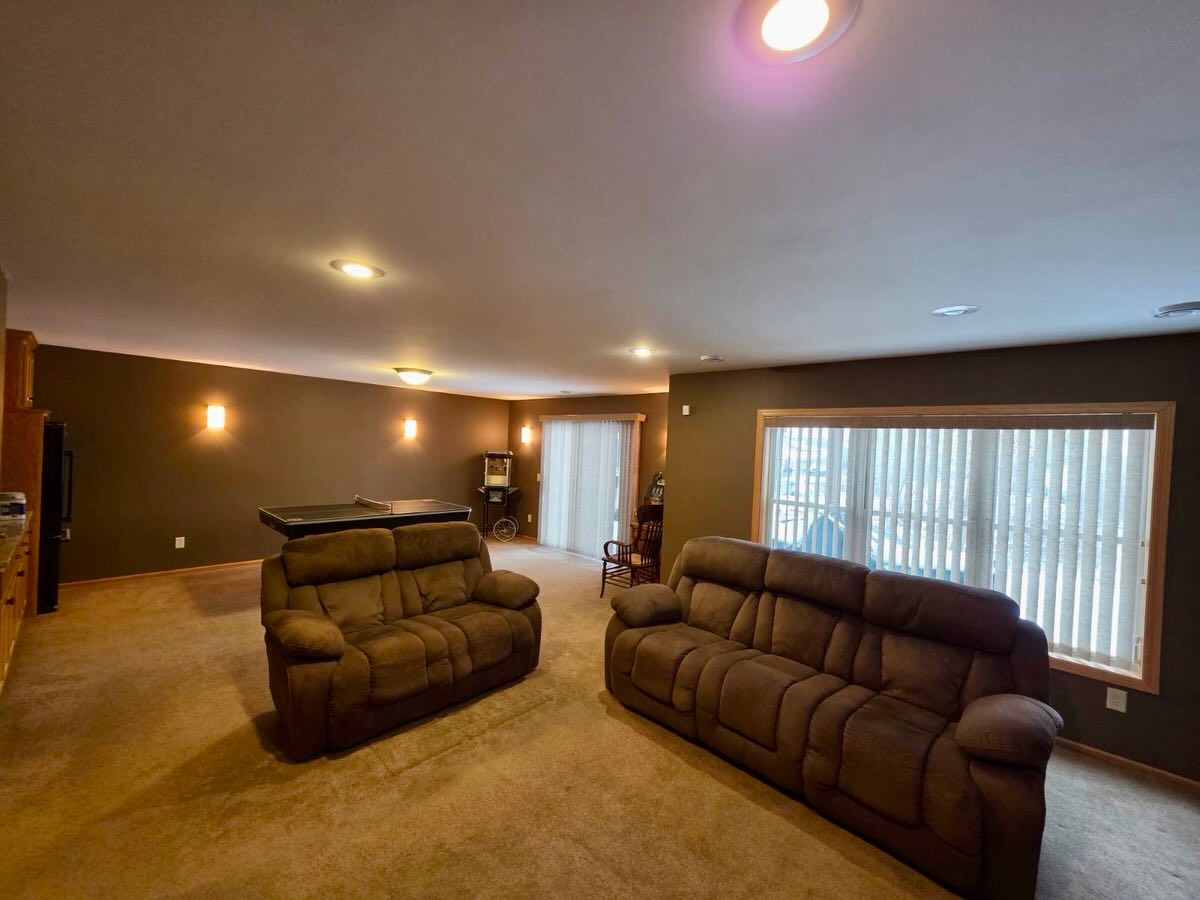 We’ve wrapped up this popcorn removal on two levels, giving everything a smooth finish. With our tools and expertise, we’re here to make this a hassle-free process. You won’t have a mud pit in your home—just the pros you can count on! #hendersonhomepainting #popcornremovalpros #smoothceilings #elkriver #elkrivermn