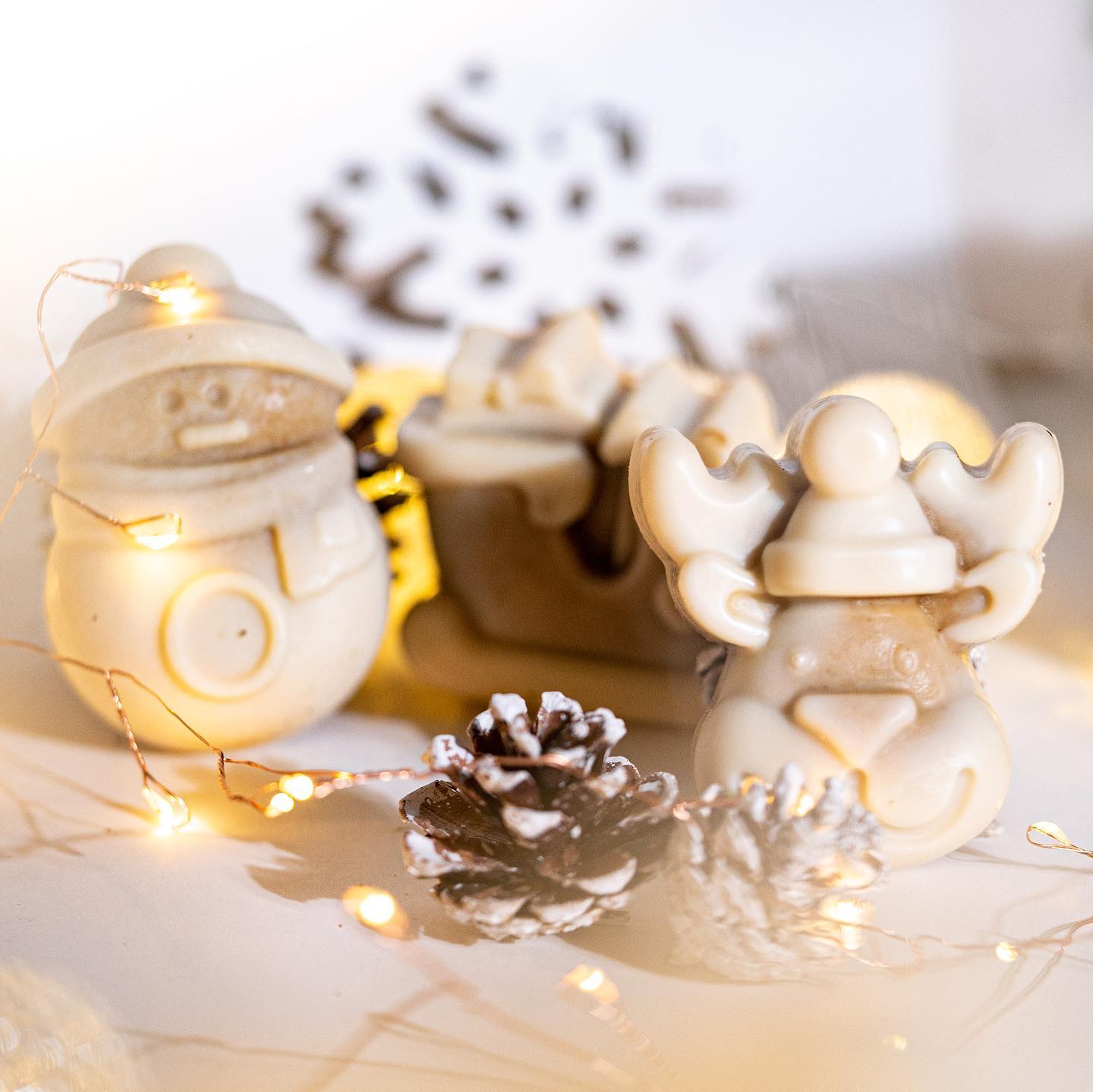 A NATALE SIAMO TUTTI PIÙ….
Completa la frase in base a come ti senti. Sì, scrivi pure quello che vuoi.
Sfogo prenatalizio offerto gratuitamente da Olivia Soaps 😁
.
.
#solidsoap