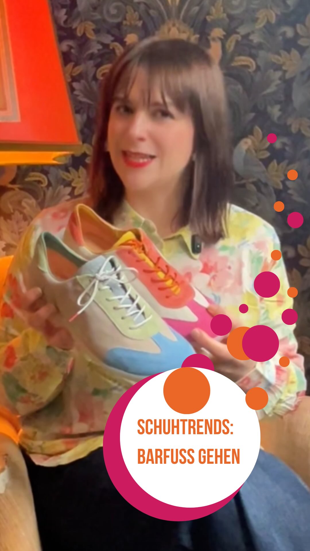 Think steht schon immer für gutes Handwerk, ausgewählte Materialien und ausgezeichnete Fussbetter. Doch was wenn wenn du deinen Fuß herausfordern möchtest? Auch dann empfehle ich dir zum think zu greifen. Es gibt einen Leisten, denn sehr niedrige Sprengung hat (169,95), damit kommst du dem barfuß Gefühl sehr nah. Wenn Farben gute Materialien und Spaß am Produkt dein vibe sind, freue ich mich, wenn du gekommen bist, um zu bleiben #GeigerSchuheUndTextil #Think #Nachhaltig #schuhe #buylocal