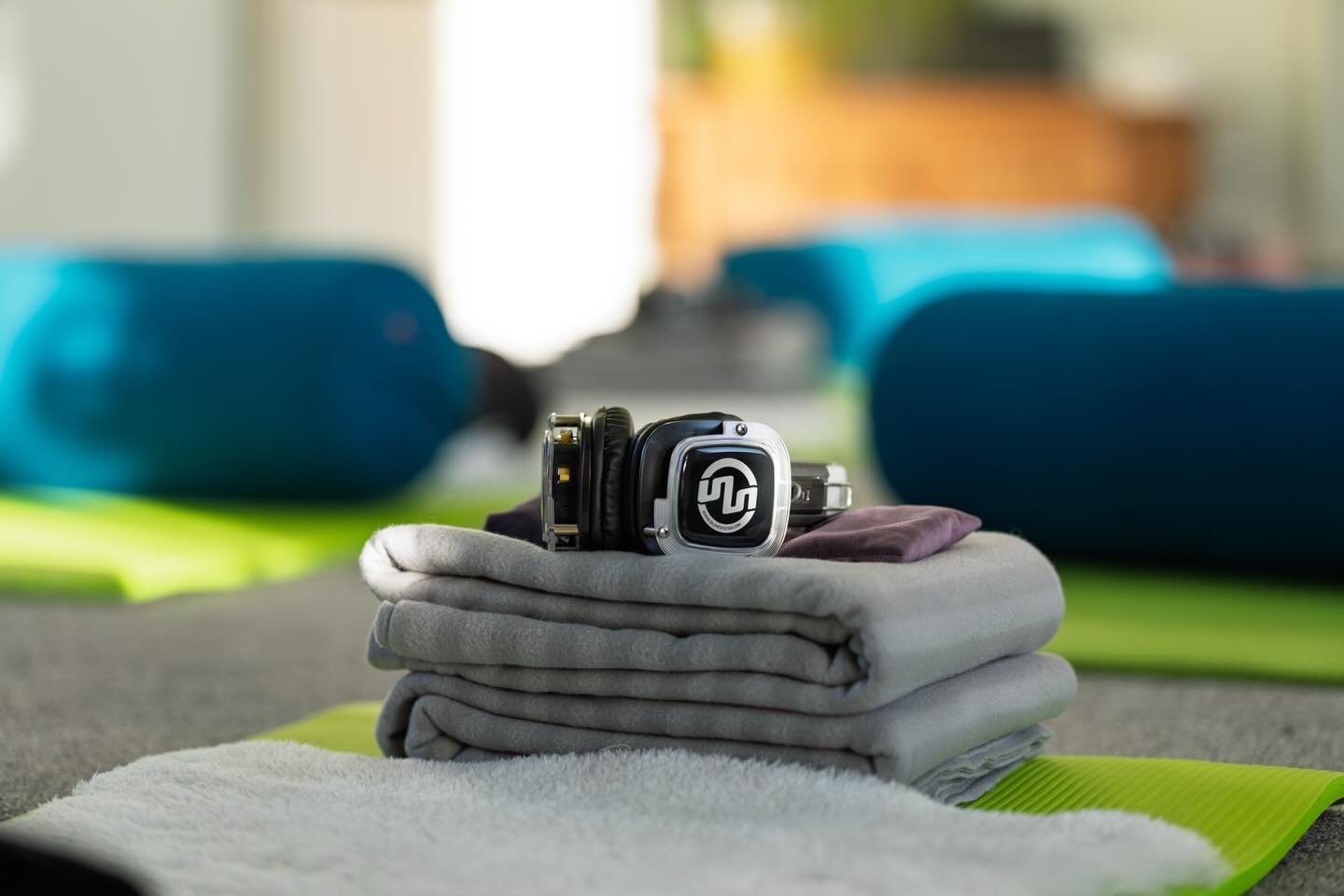 Breathwork & Beats with JoJo 🌀🎧
Alternate Saturdays 10:30 -11:45. Next session this Saturday - Reserve your moment to breathe now!
Fully immersive Breathwork + sound journeys
Curated breathwork and binaural beats to guide you into deep relaxation, emotional release, and profound insight.
Leave with clarity, creativity, and renewed energy
A full sensory experience for mind, body & soul.
#breathwork #takecontrol #soundmindsoundbody #lymington #newforest @breathewithjojo