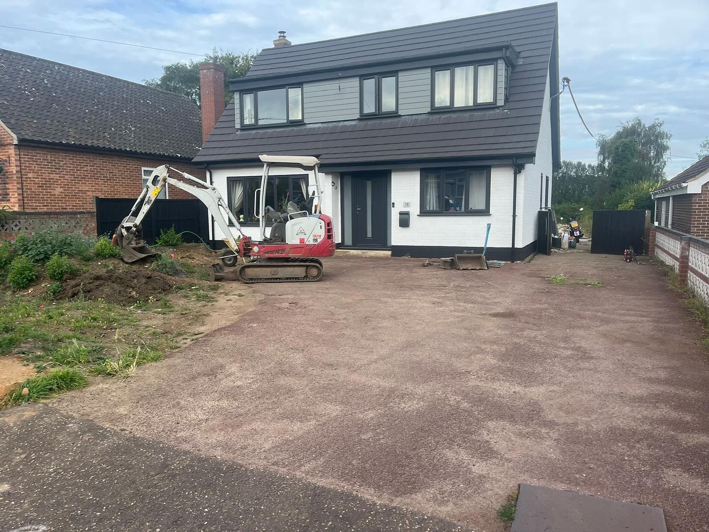 🏘️ Swipe for the transformation 🏘️
This one was an extra special drive to complete. This house used to belong to my Nanny and Grandad. I spent many happy years here as a child!
🚗✨ We edged with grey block edging and finished the driveway with beautiful Norwegian blue granite gravel. The rich, deep blue tones not only enhance the curb appeal but also add a touch of elegance and durability to the space. Ready to welcome guests in style! #
#HomeImprovement #Landscaping #GraniteGravel #CurbAppeal #NorfolkDriveways #DeebaSurfacing #SurfacingSpecialists