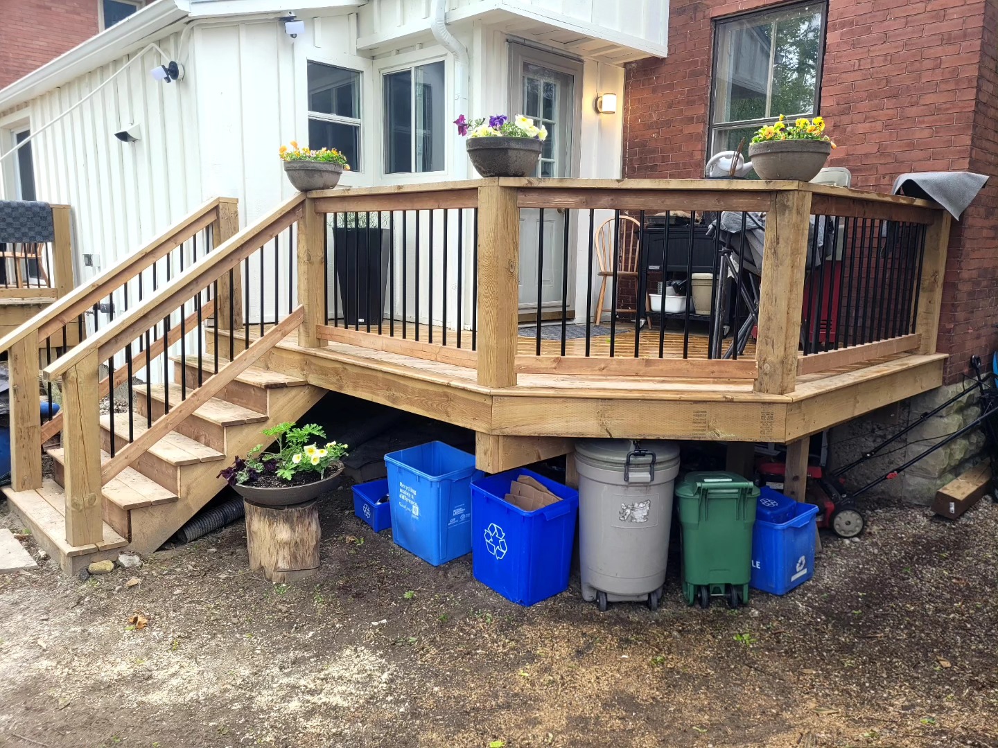 Deck with Diagonal boards made by maximus craftsmanship