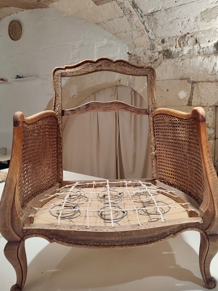 Réfection complète d’un fauteuil dans un tissu @casaltissus aquaclean Gambetta
#tapissier
#savoirfairefrançais
#artisangard
@unaid_mediterranee