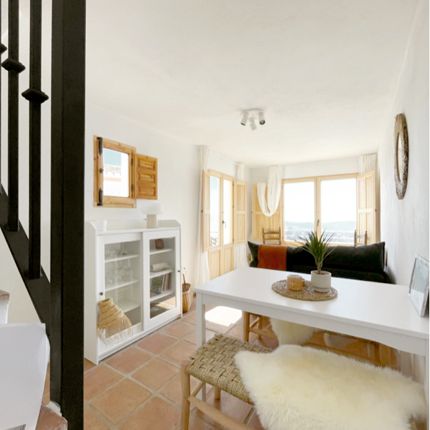 Fresh new look for this charming house in Canillas de Aceituno ✨
So happy with how it turned out — bright, simple and cozy 🤍
#renovation #homemakeover #beforeandafter #interiorrefresh
#interiordesign #homedecor #spanishhome #andalusia
#cozyhome #simpleliving #homeinspo #neutralstyle