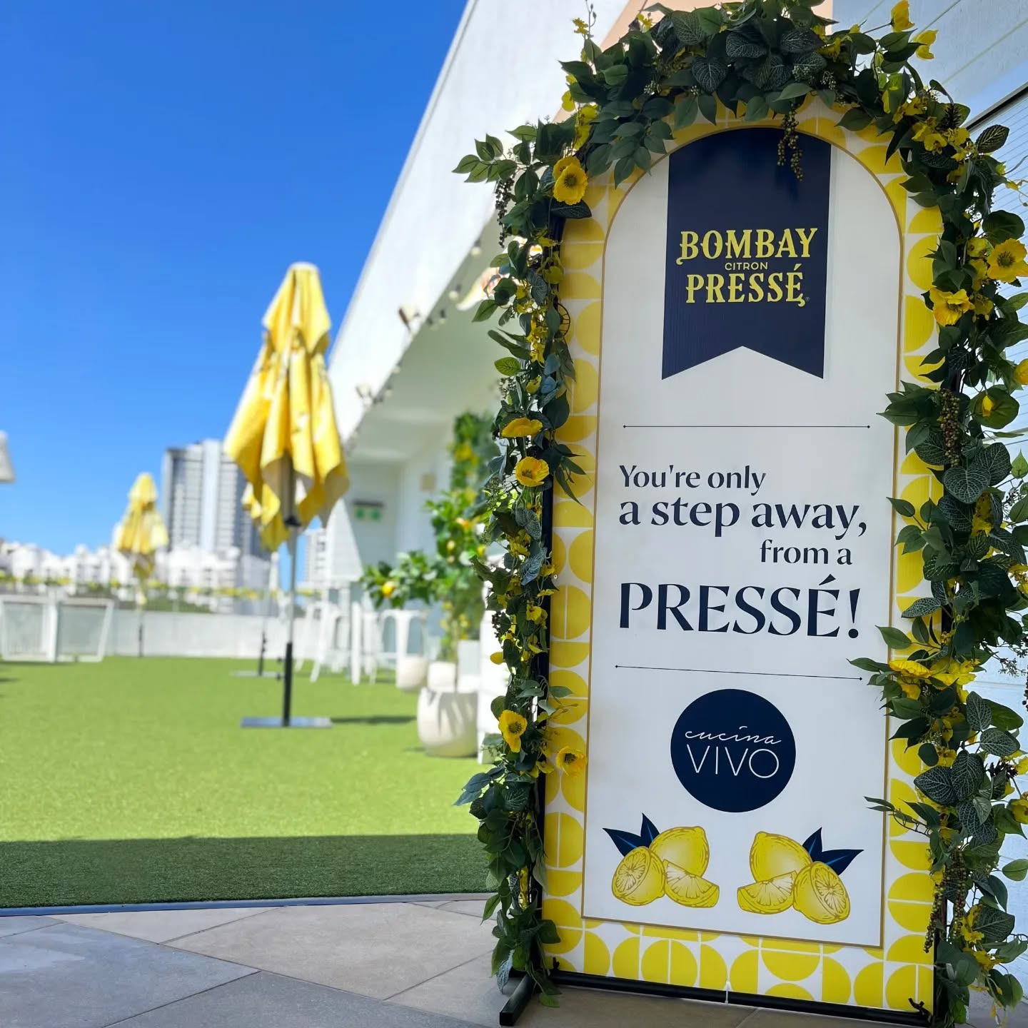 Another day, another rooftop. We had the best time putting together this citrusy paradise just in time for summer 🍋🍋
Bombay Citron Pressè X Cucina Vivo