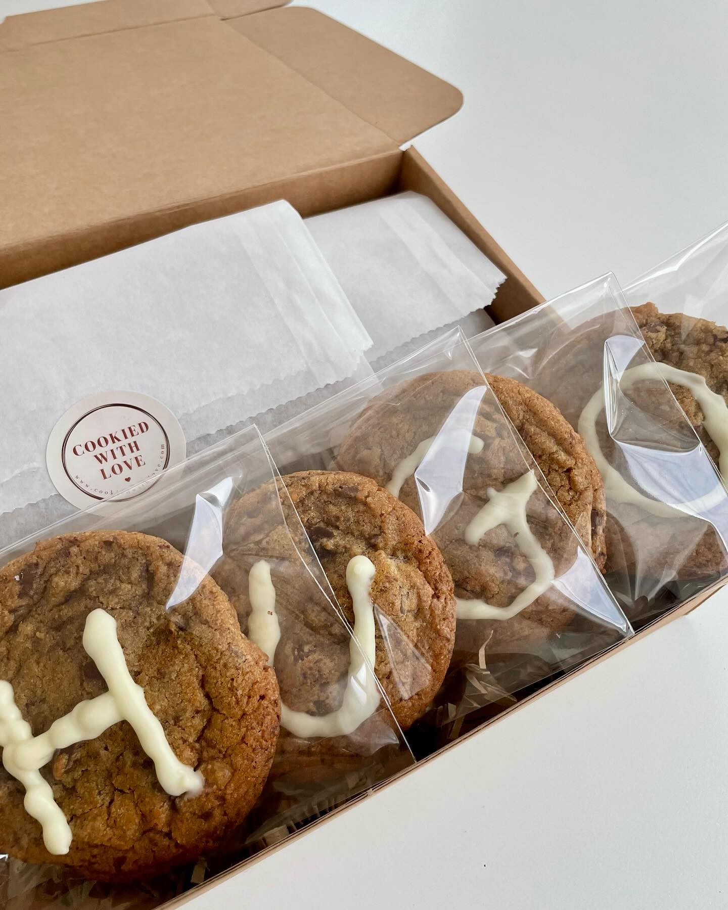 We’re still perfecting our icing penmanship, but how cute are these personalised cookies? 🍪✨ This ‘H-U-G-O’ set was a sweet touch to celebrate the arrival of a friend’s baby—definitely a thoughtful (and tasty) gift! 😍
What do you think about personalised cookies? And what would you want to write on yours? Let us know in the comments! 👇
#CookiedWithLove #PersonalisedCookies #SweetCelebrations