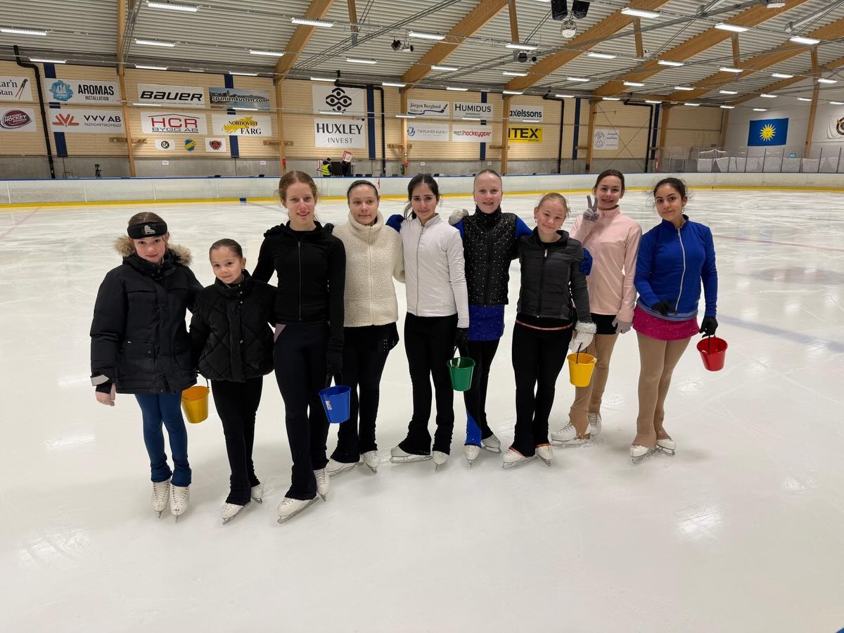 Vi vill rikta ett stort tack till alla er som hjälpte till att förbereda och arrangera tävlingen.
Utan alla engagerade föräldrar och funktionärer hade det inte varit möjligt – tack för ert fantastiska arbete och för att ni gör detta möjligt!
Ett extra tack till tävlingens sponsor @cayennecatering för fantastisk mat och bak.