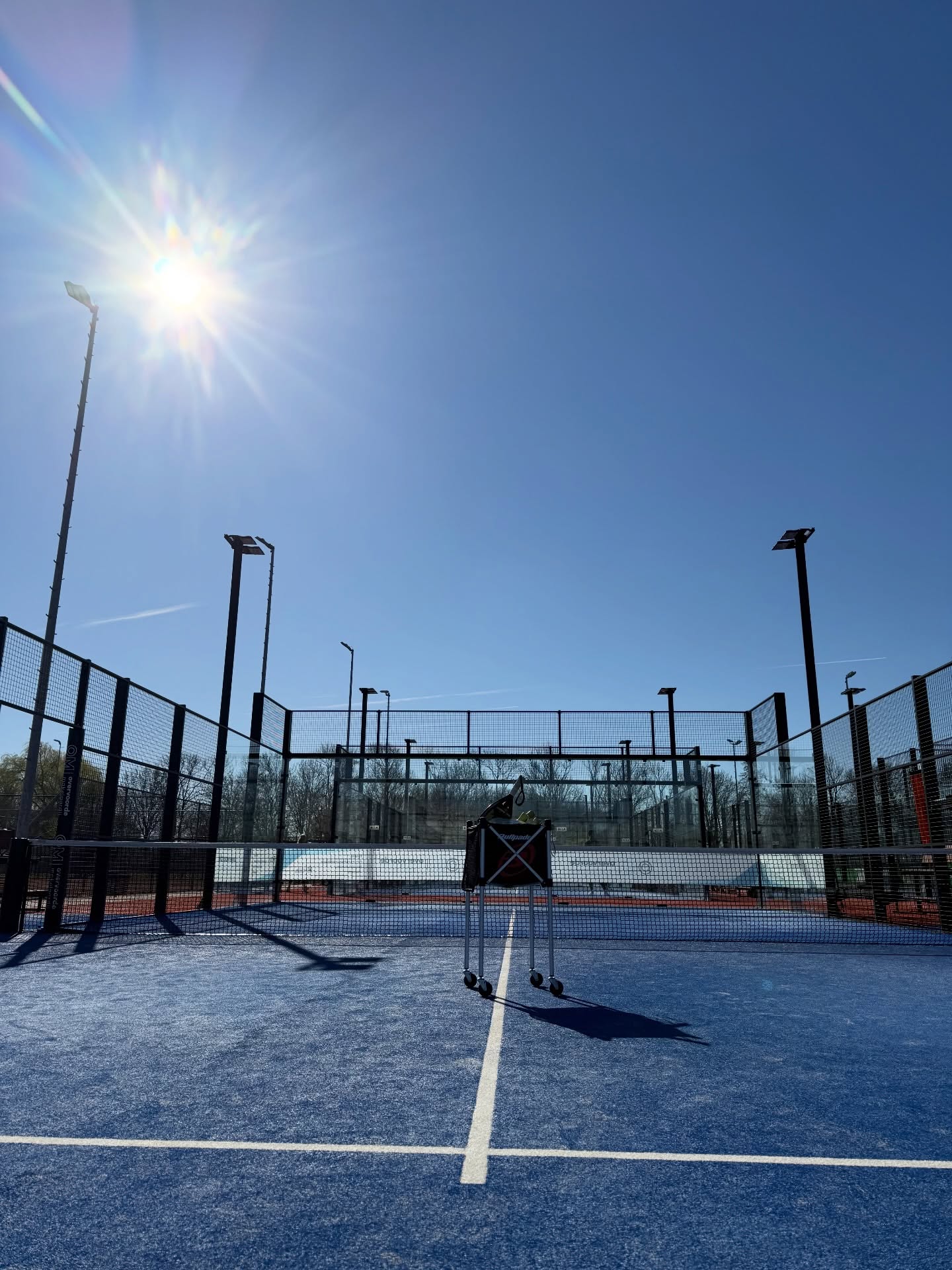 🚨 Vrijdagen = VOL! 🚨
Wat een mooie ontwikkeling… de komende periode zit @bentvelzenmark op de vrijdag helemaal volgeboekt! 💪🎾
Mega dankbaar voor al het enthousiasme 🙌
Maar goed nieuws… 👇
👉 Op donderdag overdag geeft @jortnolten les! 🔥
Train met een speler uit de Nederlandse top en geef jouw game een serieuze boost 💯
🔥 En vandaag om 17:00 uur speelt Jort het NK! 🔥
Live te volgen via KNLTB.tv 📺🎾
Support onze topper! Vamos! 💪
Wil jij zelf ook stappen maken op de baan? 👀
💬 Stuur me een berichtje en sluit aan op donderdag!
Your Game, Your Move🎾
#Padel2Move #PadelTraining #Vamos #JortNolten #NKPadel KNLTB Westland LevelUp