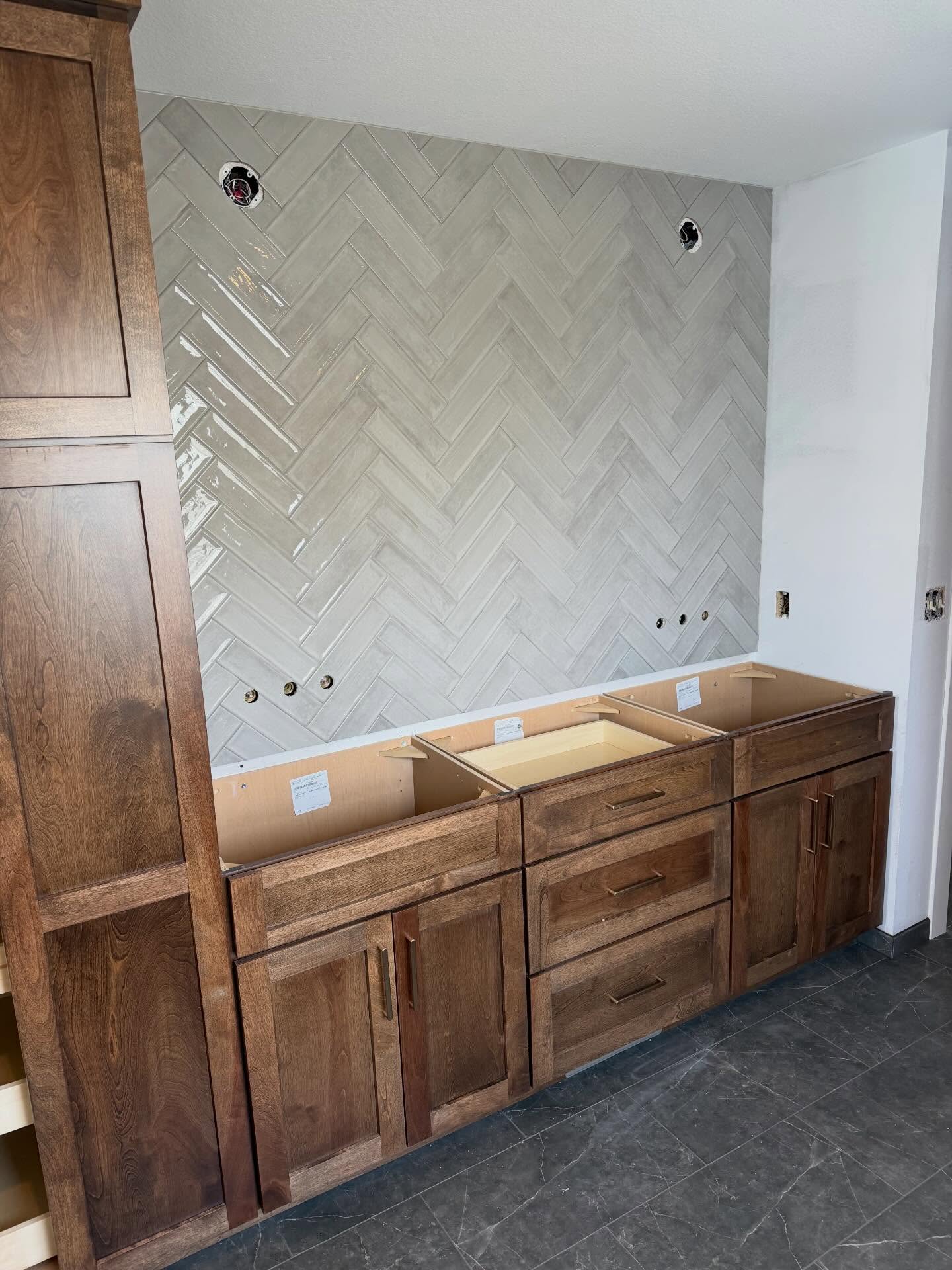 Captured some bath reno progress! Gotta love Tony’s tile for getting 👏🏼 it 👏🏼 done 👏🏼