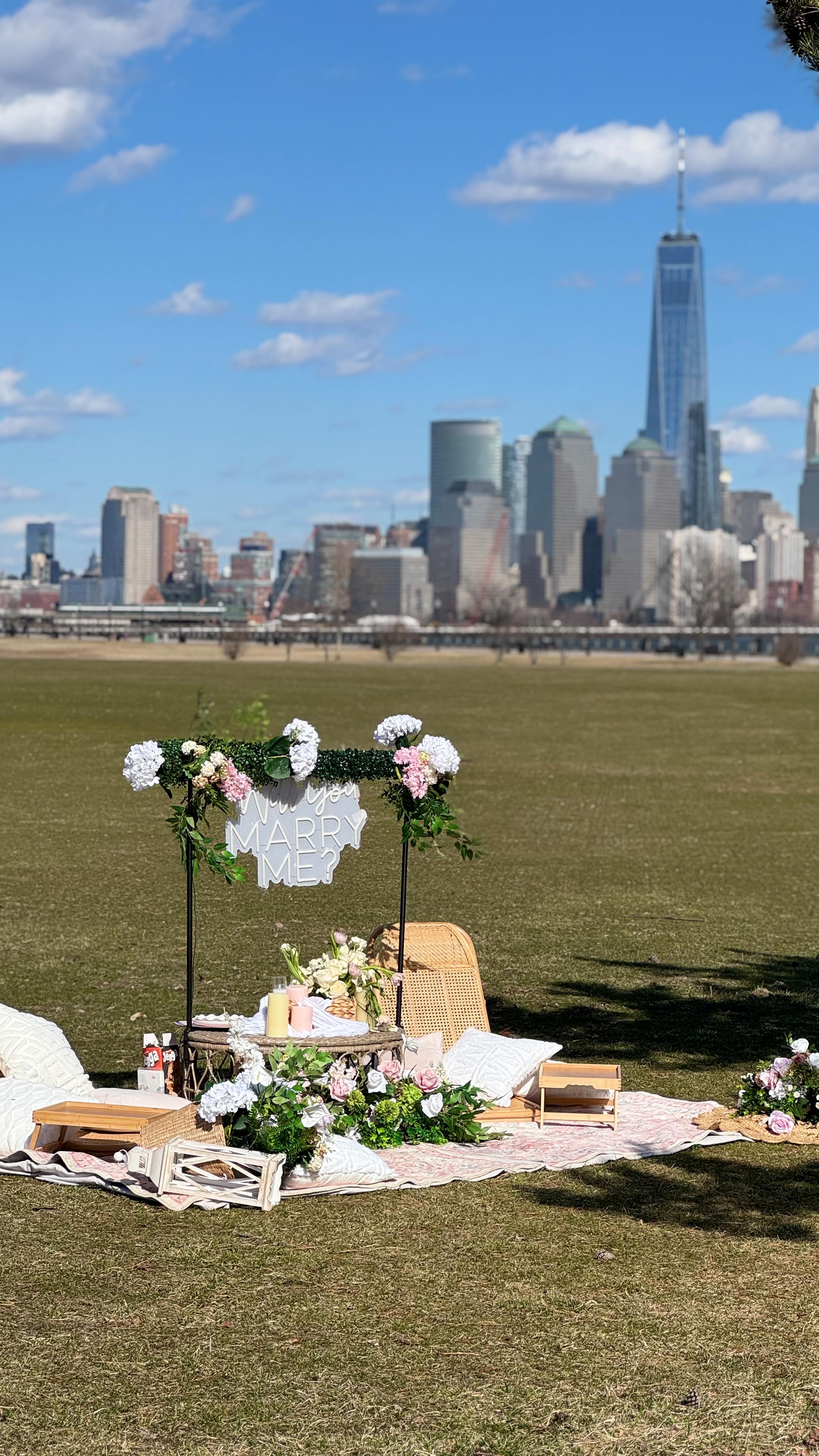 She said Yes!!! to this Marriage proposal under the NYC skyline and the statue of liberty.
what a dreamy backdrop for the most beautiful memories.
Planning & Design: @blackbasketevents
Location: Liberty State Park, Jersey City, NJ
#luxurypicnic #picnicaesthetic #picnicsetup #proposal #nycproposal