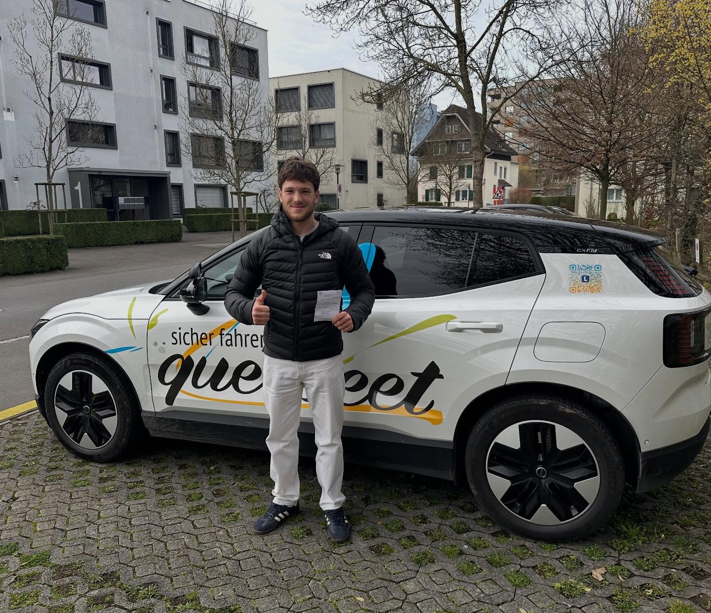 Gratulation @_.nici.e._ zur bestandenen Prüfung. 🚗🏁
Das war eine effiziente Ausbildung und heute mit einem tollen Abschluss gekrönt. Top! 🤩🥳
Vielen Dank für dein Engagement und die lustigen Gespräche. 😃
Ich wünsche dir alles gute und unfallfreie Fahrt 🚗🏁🍀👏🏼💪🏼🥳🎉
#fahrschulecham #top #ausbildung #volvoex30