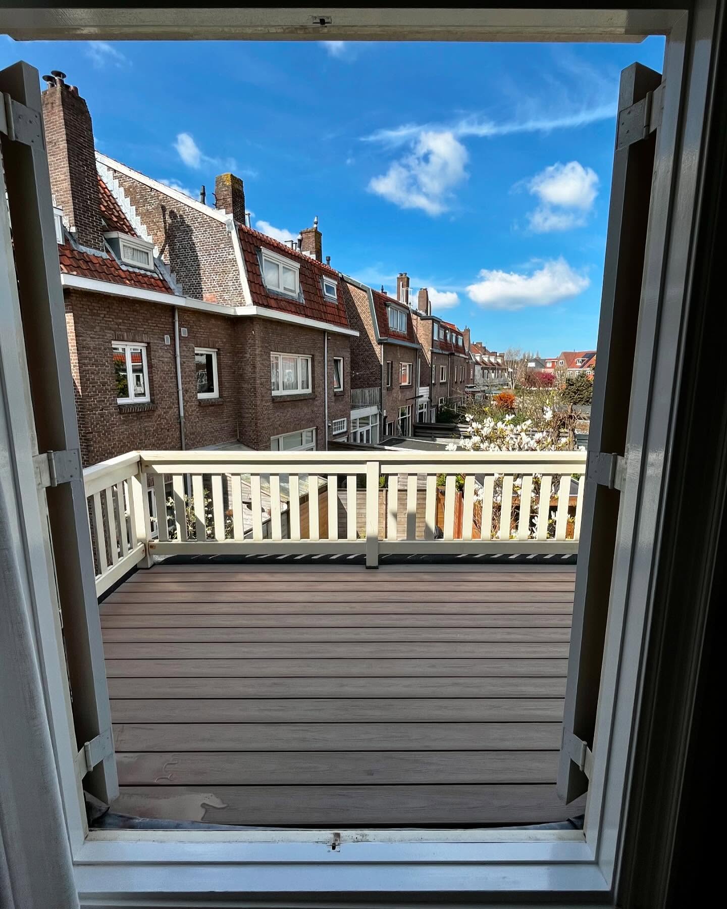 UPM Vlonder | Haarlem
Deze dakterrassen zijn klaar voor het mooie weer! Het materiaal van de vlonder is gemaakt van gerecycled plastic, dus lekker duurzaam♻️🔆