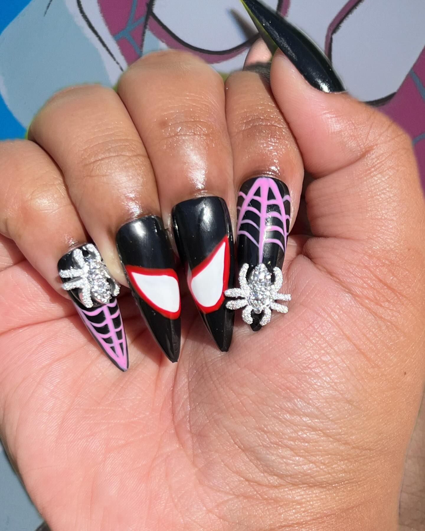 We love a good character nail moment 💅🏽🥰. Beyond amazing Spider Man Exhibit was amazing 🕸️🕷️❤️💙🩷