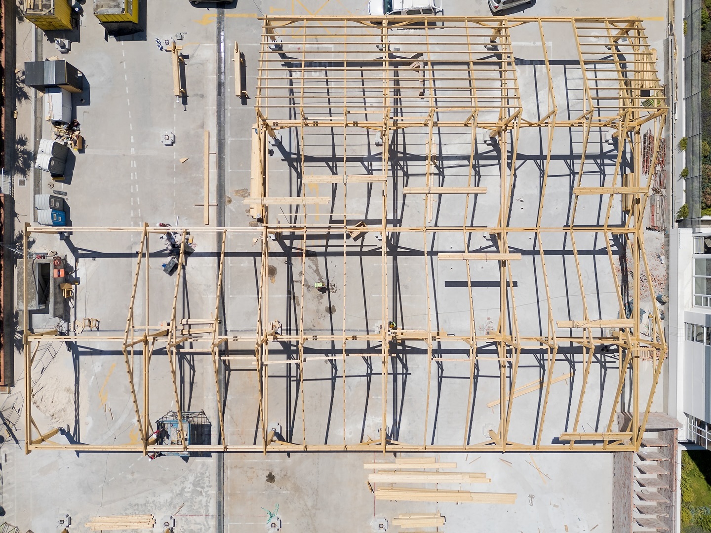 Evermine | Cape Town, South Africa
A bird’s eye view of the progress on site! The new Oranjazicht Market is under construction and it is going to be a game-changer for Cape Town.
#oranjazichtmarket #waterfrontcapetown #timberframe #tablemountain #timberconstruction #construction #southafrica #capetown #aerialview