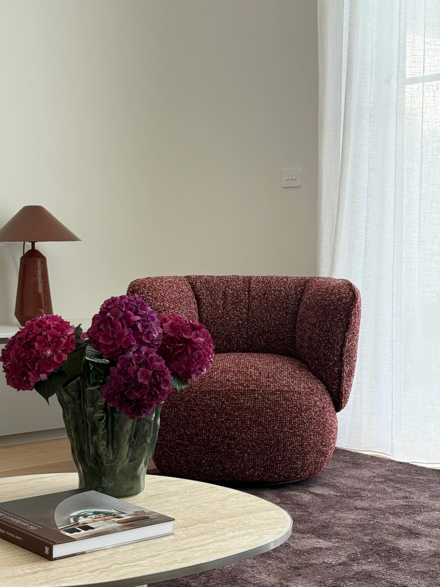 Soft tones, clean lines and pops of colour.
A refined & considered install that lets the space speak.