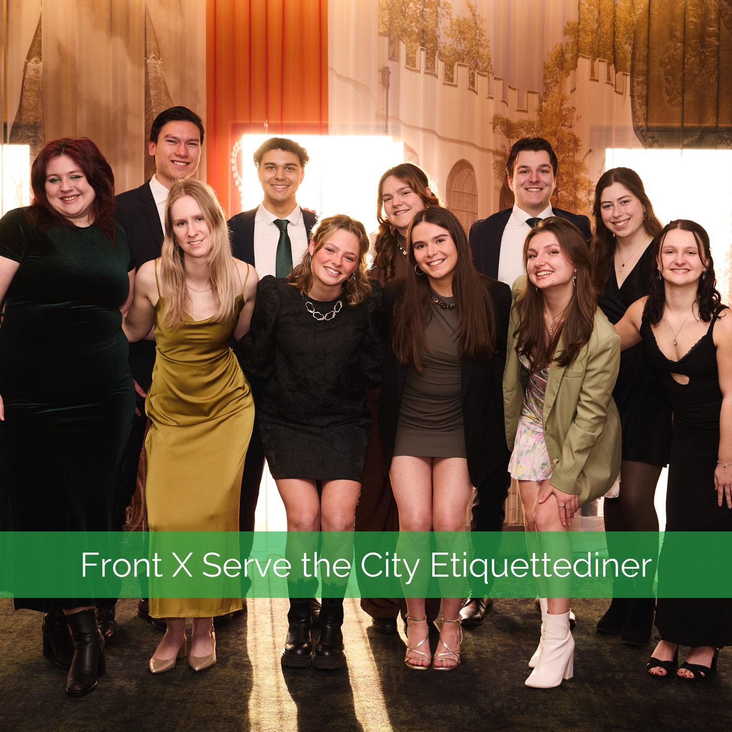 ๐๐ญ๐ข๐ช๐ฎ๐๐ญ๐ญ๐๐๐ข๐ง๐๐ซ ๐ท
Last Tuesday we hosted, together with @servethecitytilburg , the annual Etiquettediner. We proudly look back at this beautiful night, in which we raised โฌ1322,29! Thanks to everyone who attended and donated. ๐
You can find the link to the photoโs in our bio!