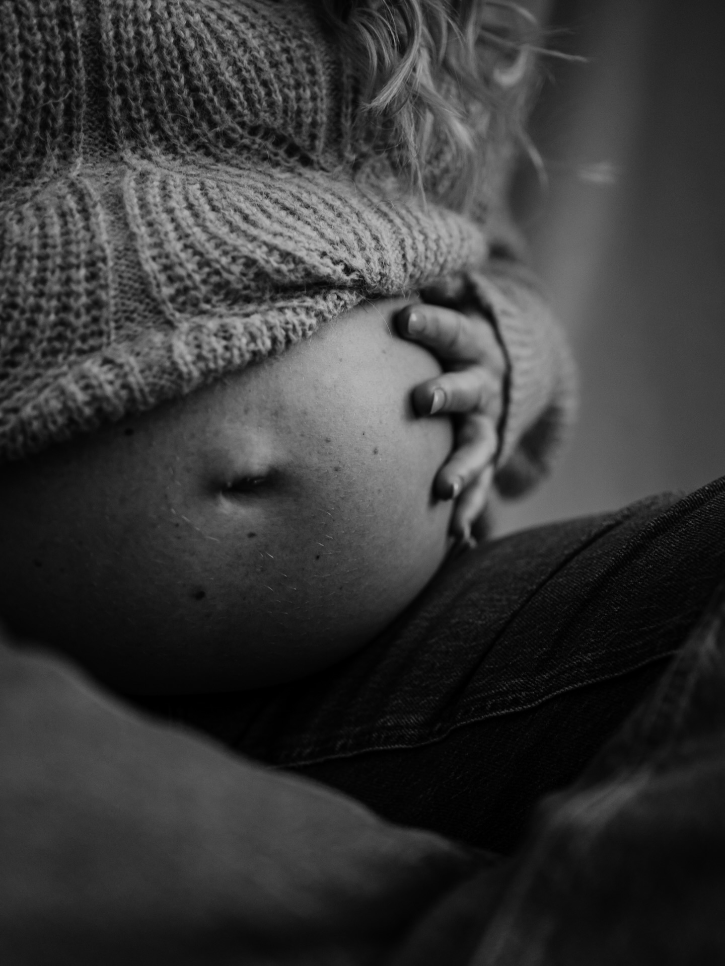 Soms hoeft een foto niet meer te zeggen dan dit.
Een groeiend leven.
Een lichaam dat iets ongelooflijks doet.
En een moment dat eigenlijk maar heel kort duurt.
Daarom hou ik zo van dit soort beelden; puur, tijdloos en vol betekenis.
#zwangerschap
#maternityphotography
#studiofemme
#zwangerzijn
#zwangerschapshoot