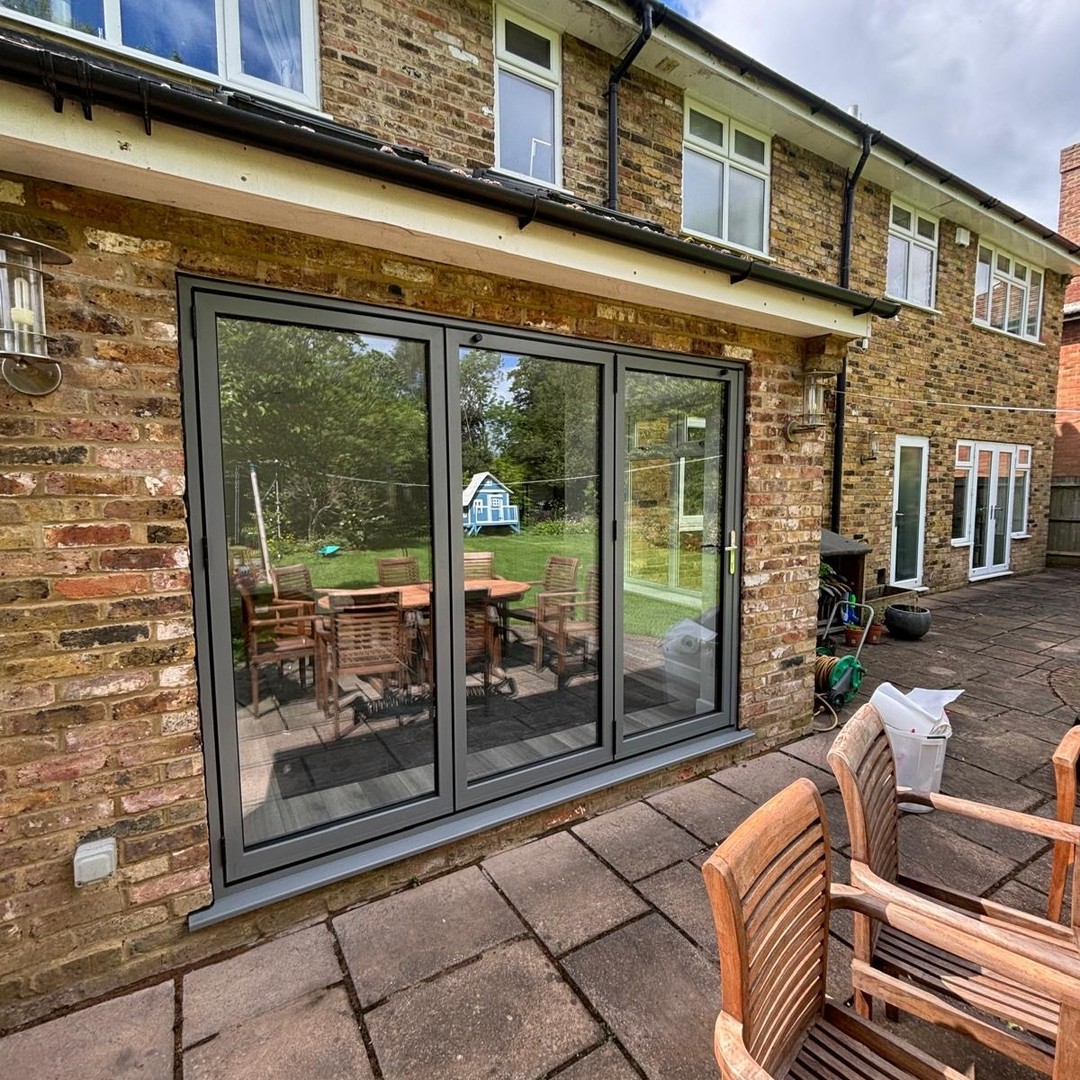 Sleek, modern, and functional. Check out these stunning Mouse Grey Cortizo bifolds we recently installed! πͺ #HomeTransformation #ChilternBifolds
#bifolds #aluminiumdoors