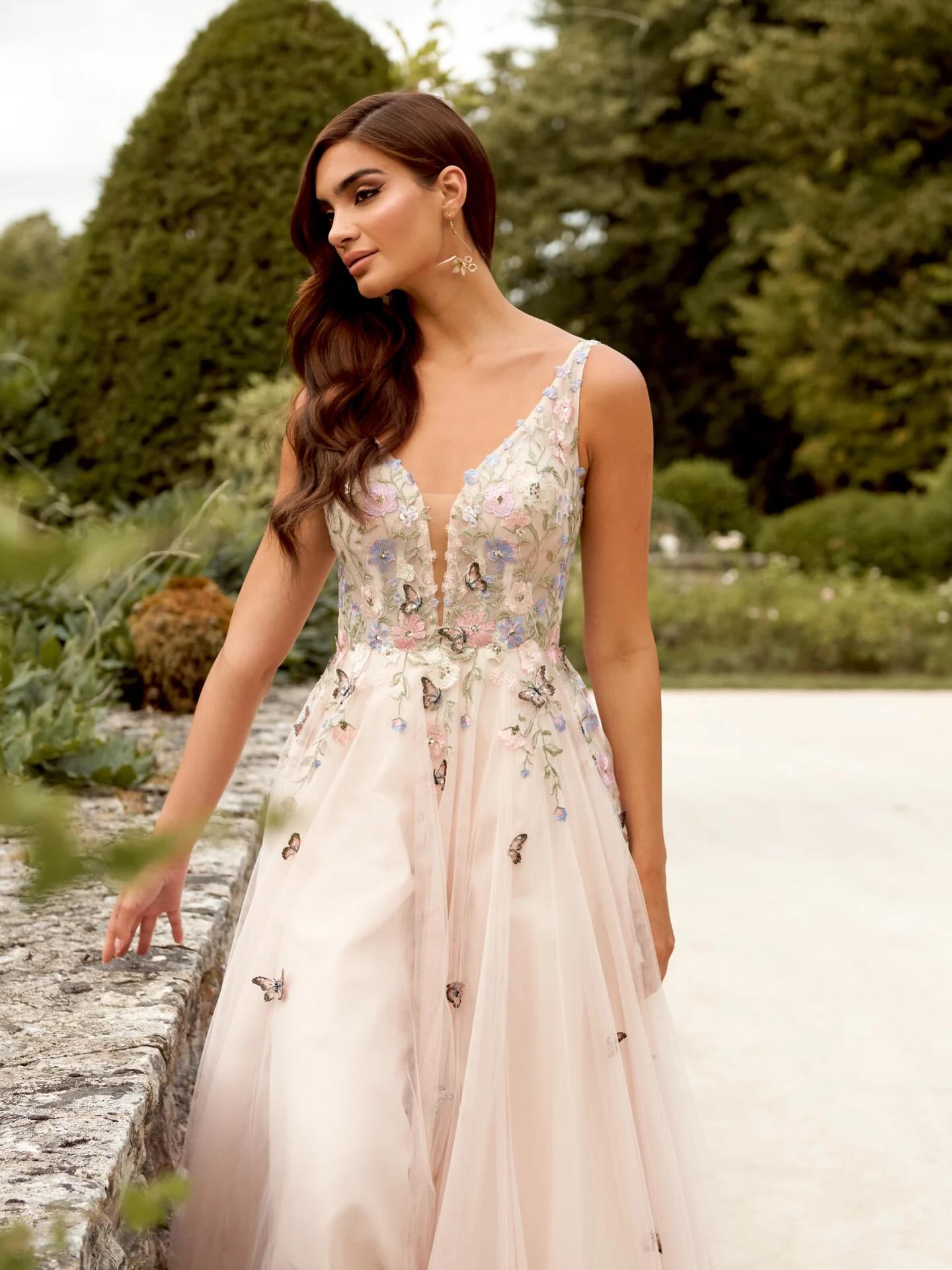๐ธ S U M M E R ๐ธ
Summer from @sinceritybridal is a new arrival with us this week. We have her in the multi colour floral as pictured and sheโs so pretty โฆ perfect for summer wedding!
Summer is also available to order in all ivory too ๐ค
Book now to try her on xxx
#thebridalloungenewcastleunderlyme #wedding #weddingdress #floralweddingdress #bride