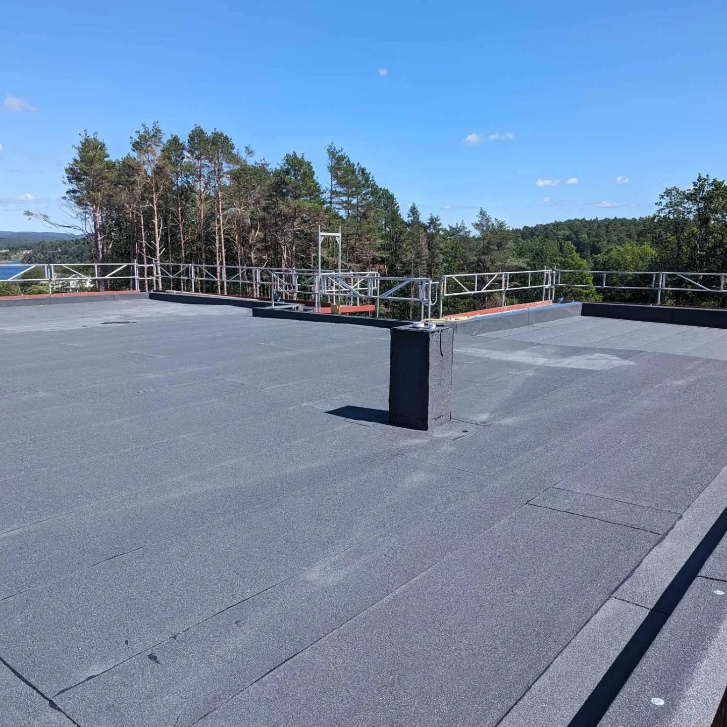 Ferien er over, og vi er godt i gang med nye takprosjekter. Nå tar vi helg, før vi starter opp på flere nye prosjekter til uka 😎 God helg alle sammen!