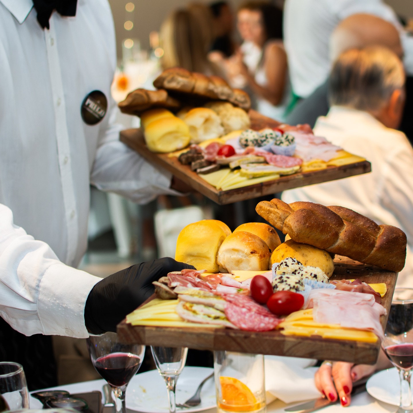 ✨ Servicio que marca la diferencia ✨
En PREGO Casa de Eventos cada detalle está cuidado para que la experiencia sea única. Desde la presentación hasta la calidad de cada producto, nuestro servicio combina estética, sabor y atención personalizada.
En la foto parte de nuestra recepción (entre otras) Tablas cuidadosamente seleccionadas, productos de primera línea y un equipo a la altura de cada acontecimiento.
🥂 Eventos que se viven, sabores que se recuerdan.
Presupuestos 📲 221 459 5615
👨🍳 Chef David Quiroga
📸 @carpediemfotografialp
#PREGOeventos #EventosLaPlata #Catering #Fiestas #XV #ExperienciasUnicas