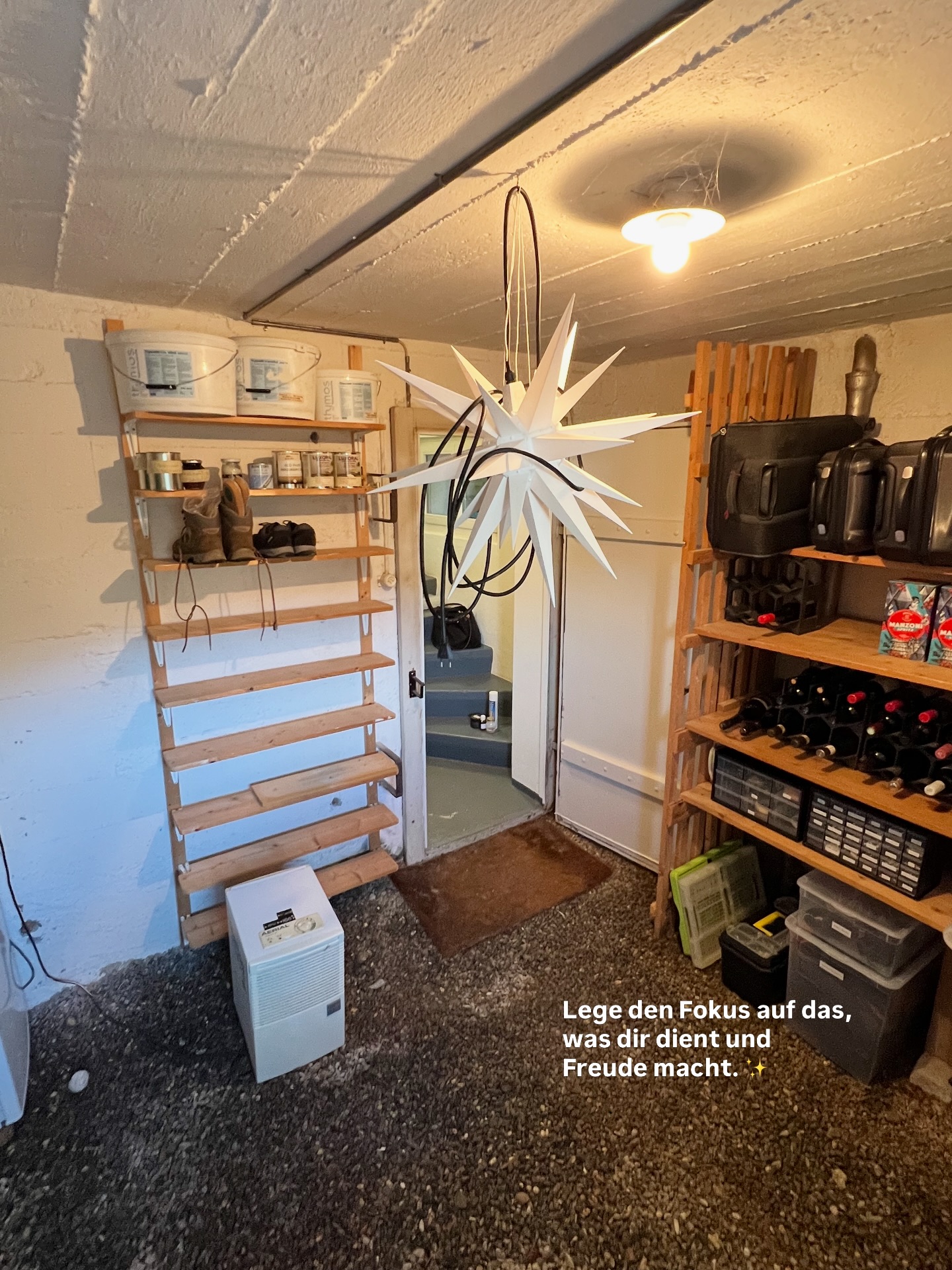 Du hast es verdient!💫
Seit Jahren versuchst du, dich auf die Dinge zu fokussieren, die dir wichtig sind.
Es gelingt dir aber nicht. Weisst du warum?
Weil der ganze Ballast in deinem Zuhause dich davon ablenkt.
Ich bin nur eine Entscheidung von dir entfernt. ✨🧹 Lass uns dem jahrelangen Chaos ein Ende setzen!
.
.
.
.
.
.
home organizing | decluttering | familienalltag | ordnungssysteme | ordnung schaffen | schweiz | aufräumhilfe | bern | organisieren | kleiderschrank | aufräumen | thehomeedit
#thun #loslassen #minimalismus #mariekondo #ordnungstipps