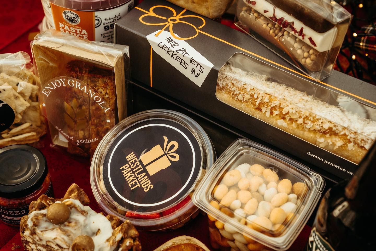 KERSTPAKKETTEN π
π
Bedank je medewerkers voor hun inzet of je klantrelaties met een kwalitatief, lokaal cadeau π
Bestellen kan tot 5 december!
Ben je op zoek naar maatwerk of heb je een bepaald budget? Wij regelen het graag voor je!
#kerst #inspiratie #cadeau #personeelsgeschenk #lokaalcadeau #kerstpakket #kerstgeschenk #kerstpakketten #westland