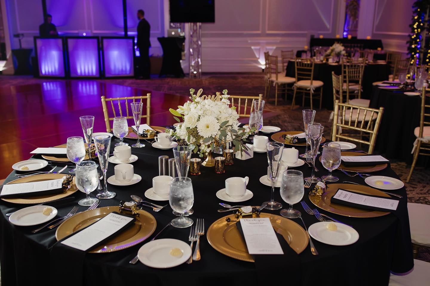 Celebrate the Holidays with Us! 🎁🎄
#Christmas #saratoga #holidayseason #ballroom #capitalregion