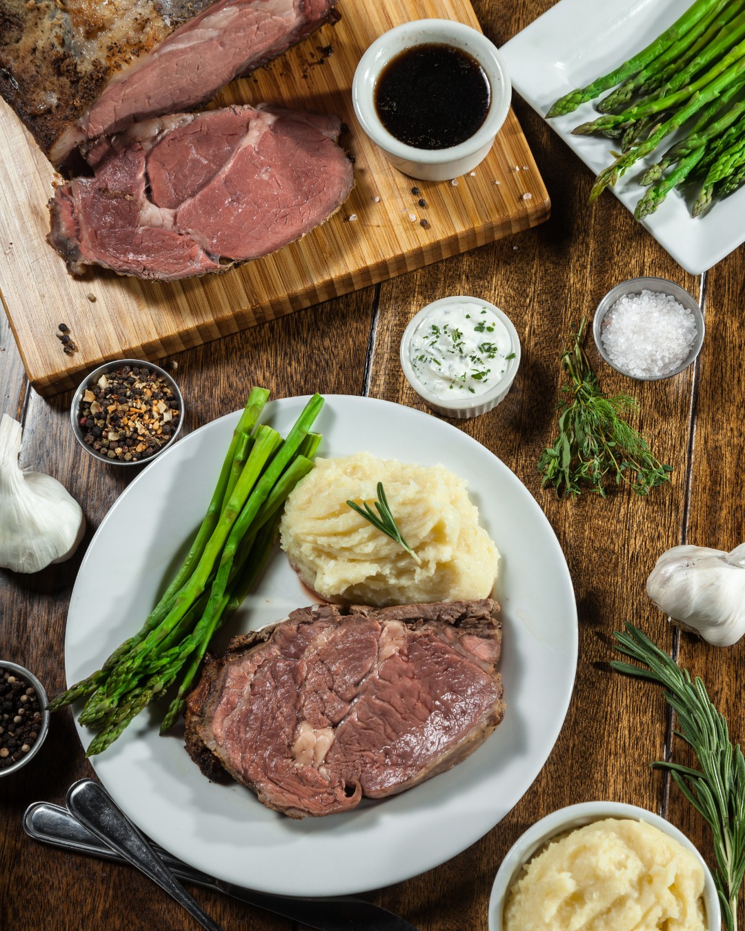 🥩✨ Meet the star of the show at @primecutcafe… the 12 oz prime rib! Juicy, tender, and paired with your choice of one of their classic sides. Feeling a little lighter? Try the 8 oz petit cut instead! 😋
Your perfect dinner is calling—answer it tonight! 🍴💛
#StadiumPromenade #LetsEatOC #PrimeCutCafe #PrimeRibDinner #SteakGoals